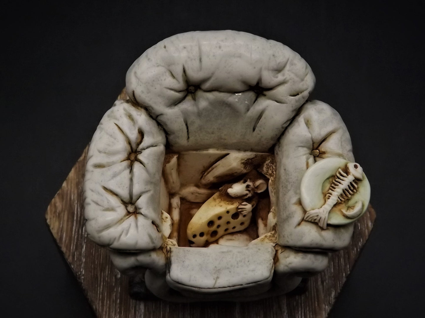 Vintage 1999 TJCICA Harmony Kingdom "Disorderly Eating" Hand Painted Cats on a comfy chair. With original box no COA. Limited #709/1000.