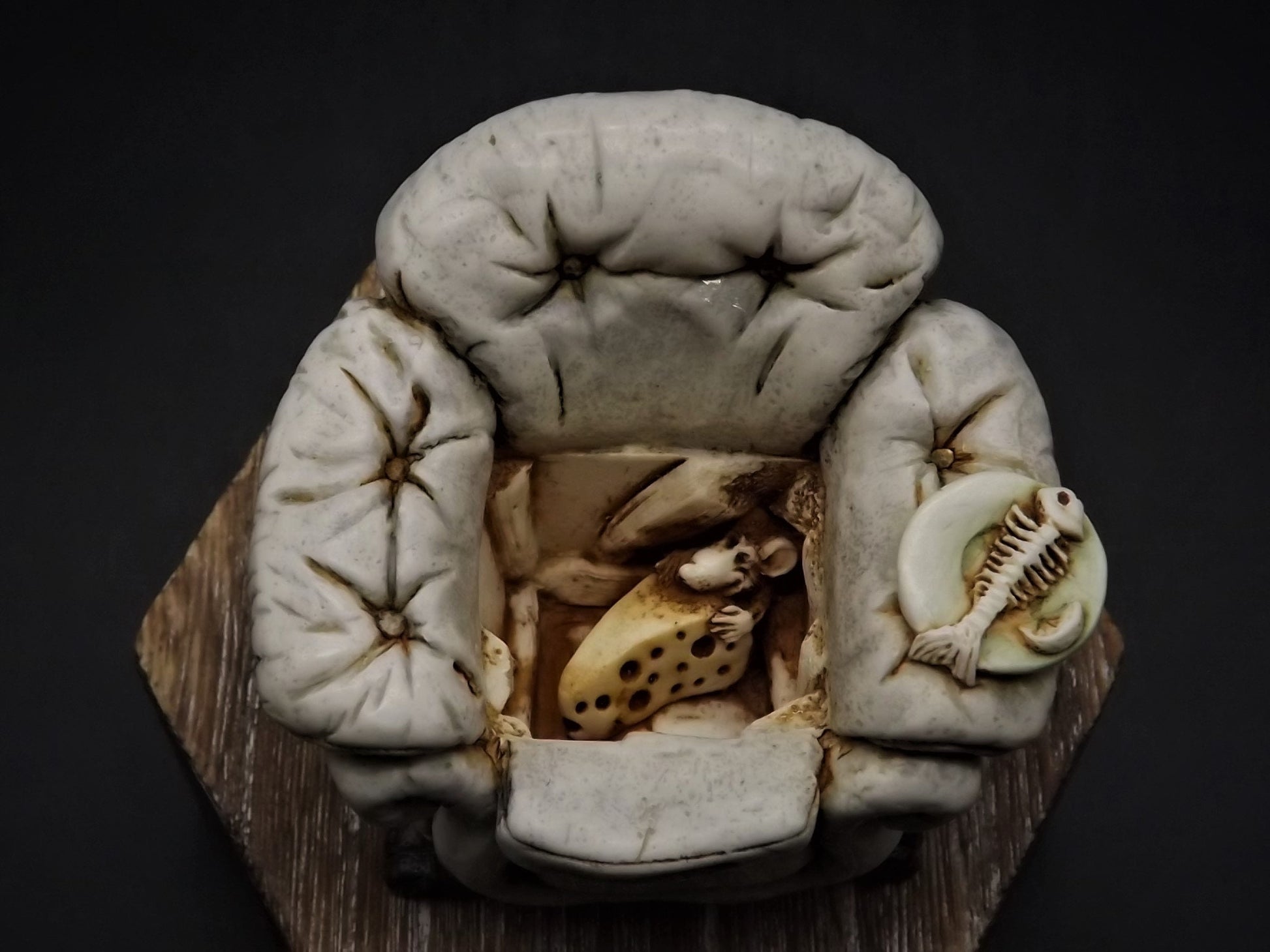 Vintage 1999 TJCICA Harmony Kingdom "Disorderly Eating" Hand Painted Cats on a comfy chair. With original box no COA. Limited #709/1000.