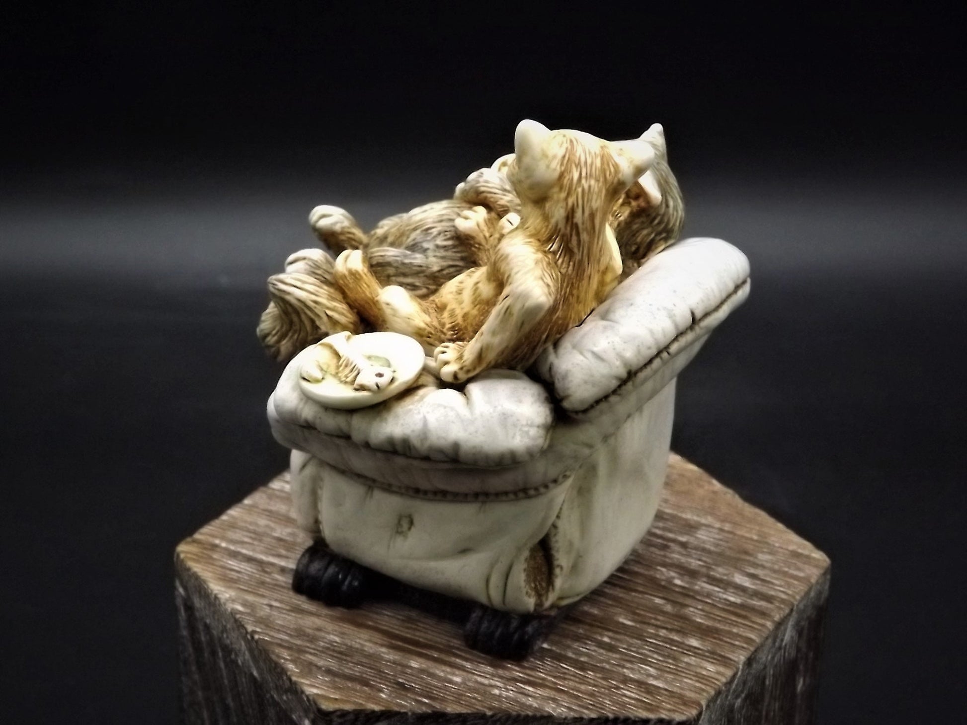 Vintage 1999 TJCICA Harmony Kingdom "Disorderly Eating" Hand Painted Cats on a comfy chair. With original box no COA. Limited #709/1000.