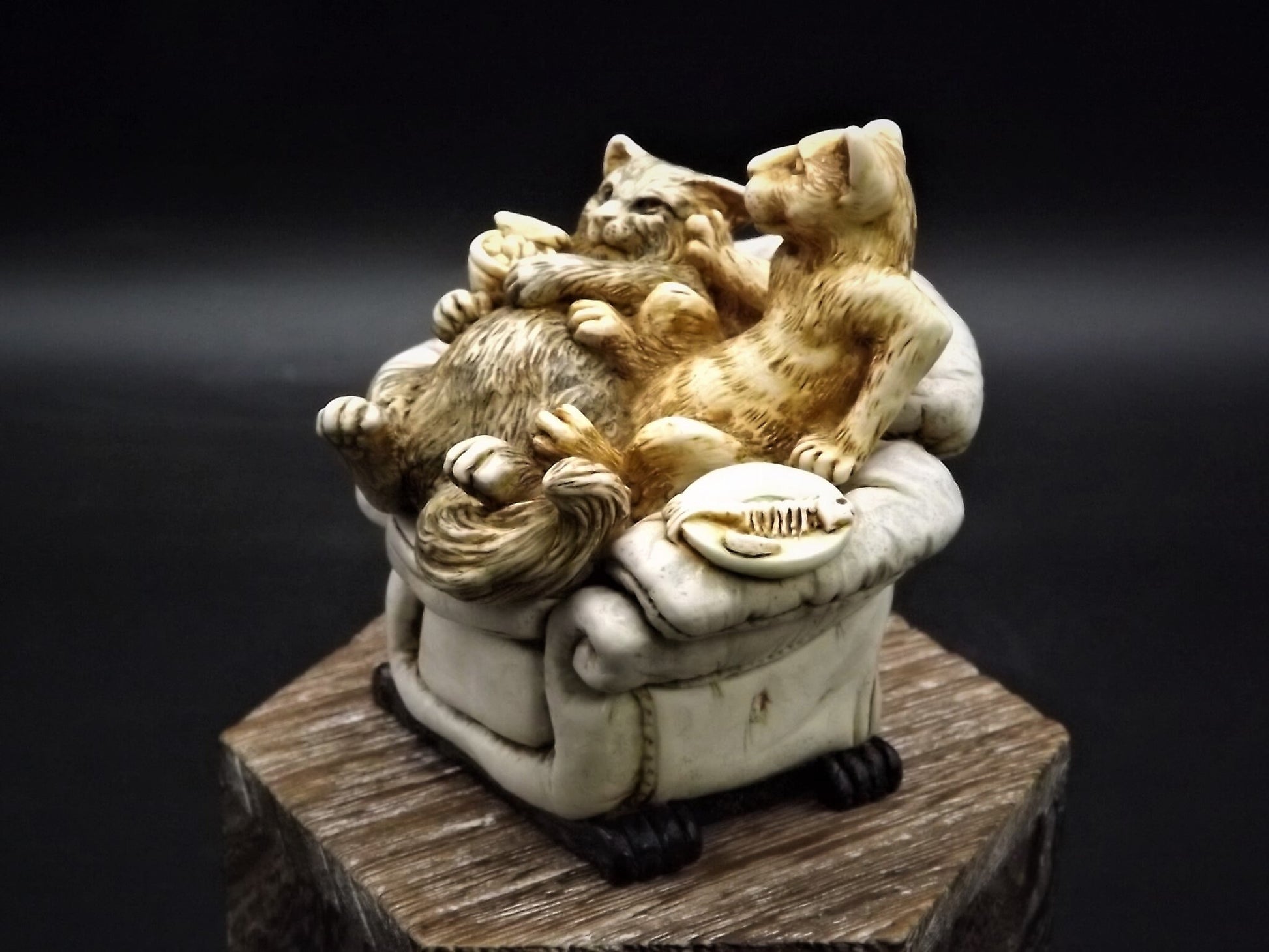 Vintage 1999 TJCICA Harmony Kingdom "Disorderly Eating" Hand Painted Cats on a comfy chair. With original box no COA. Limited #709/1000.