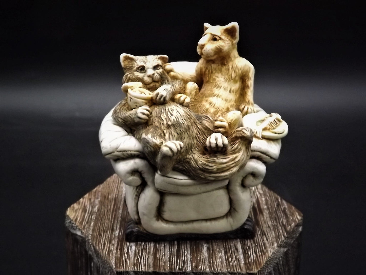 Vintage 1999 TJCICA Harmony Kingdom "Disorderly Eating" Hand Painted Cats on a comfy chair. With original box no COA. Limited #709/1000.