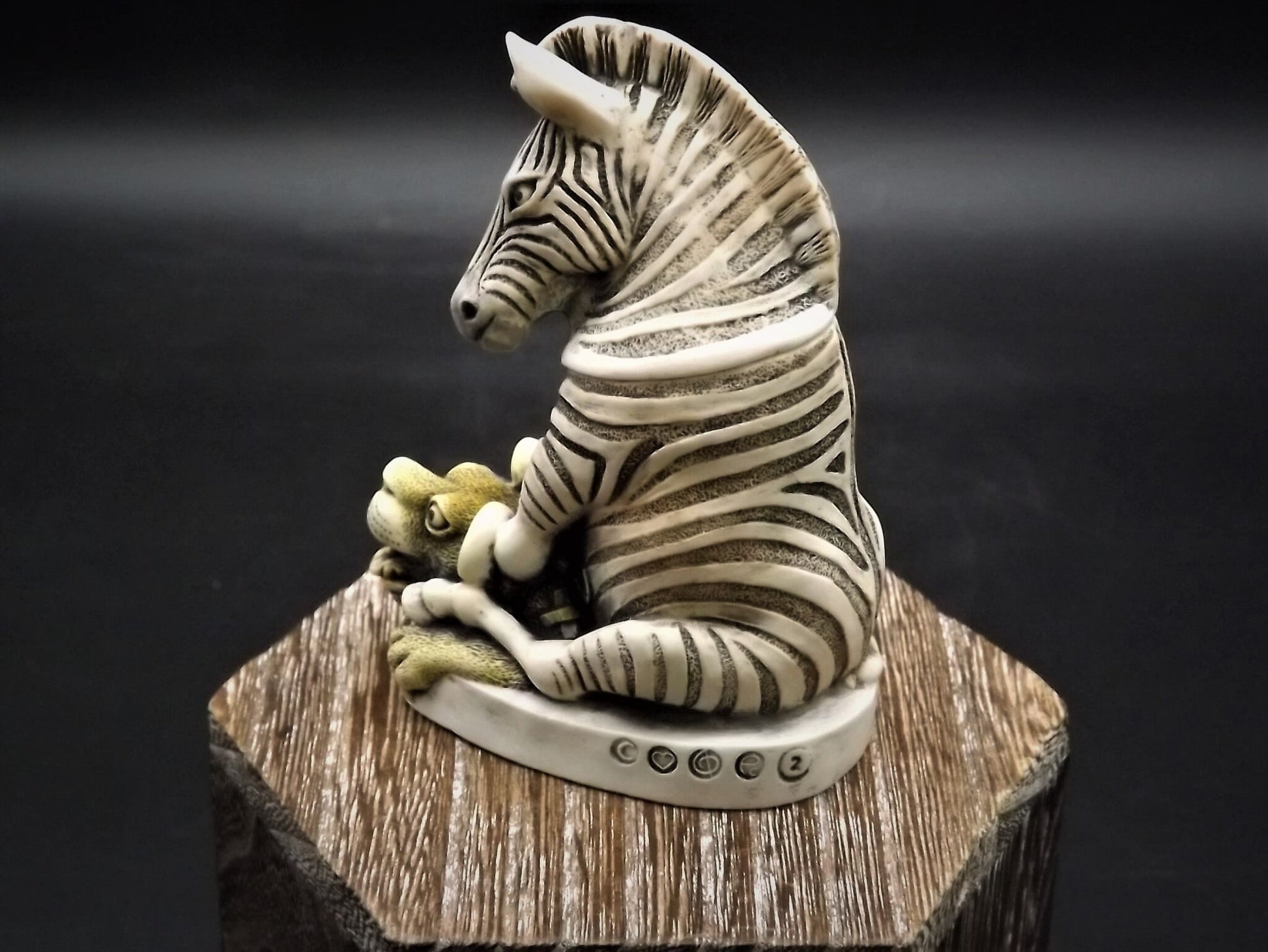 Retired 1997 Harmony Kingdom "Drivers Seat" Jest Figurine TJZE with original box. Excellent condition.