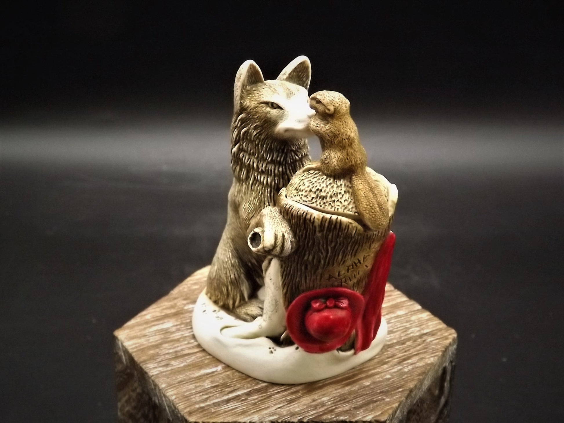 Retired 1998 Harmony Kingdom "Peace Summit" Jest Figurine TJWO2 with original box and COA. Excellent condition.