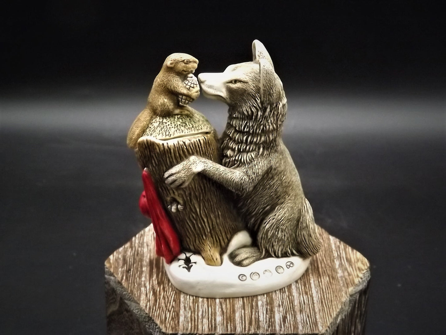 Retired 1998 Harmony Kingdom "Peace Summit" Jest Figurine TJWO2 with original box and COA. Excellent condition.