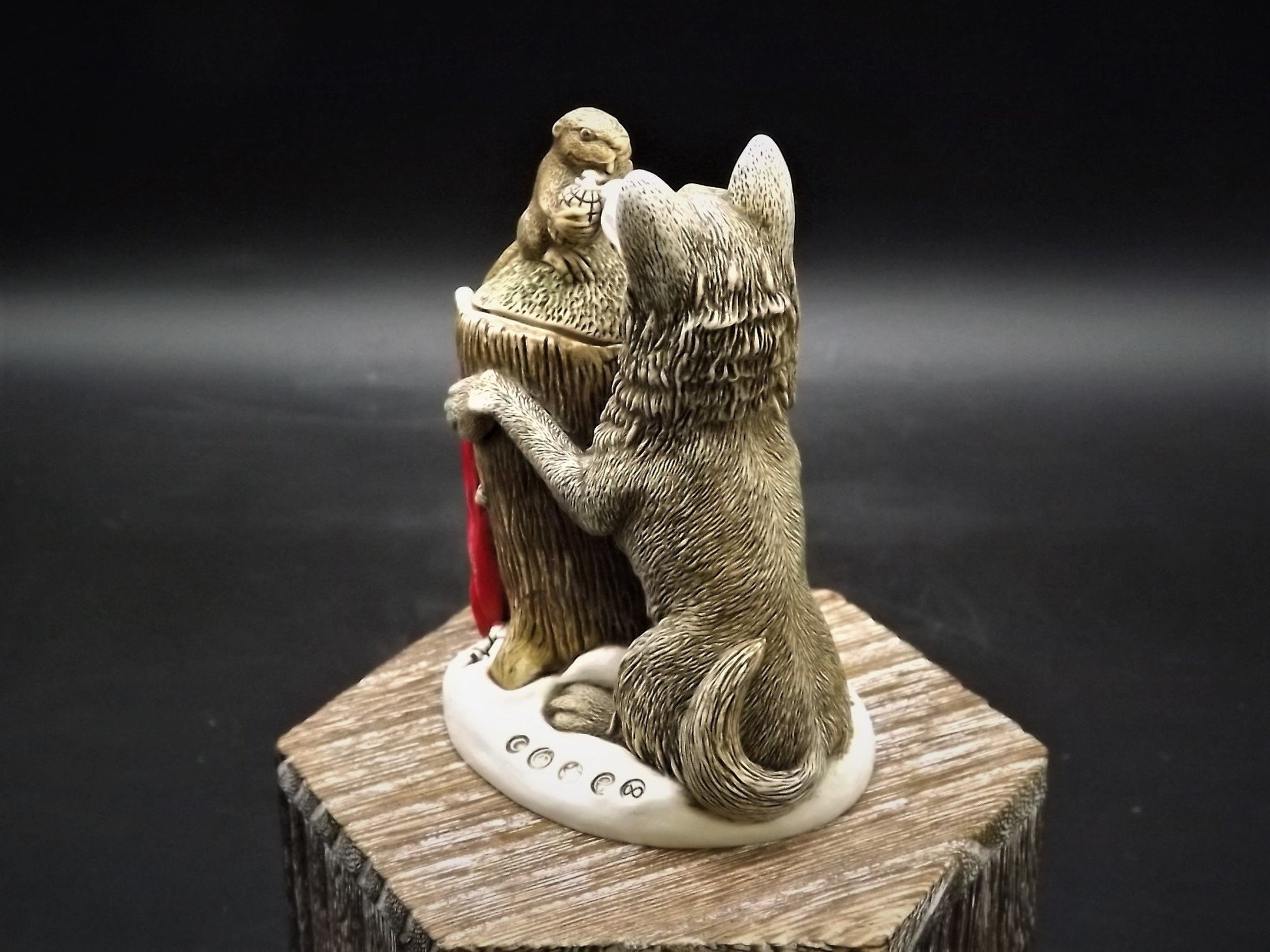 Retired 1998 Harmony Kingdom "Peace Summit" Jest Figurine TJWO2 with original box and COA. Excellent condition.