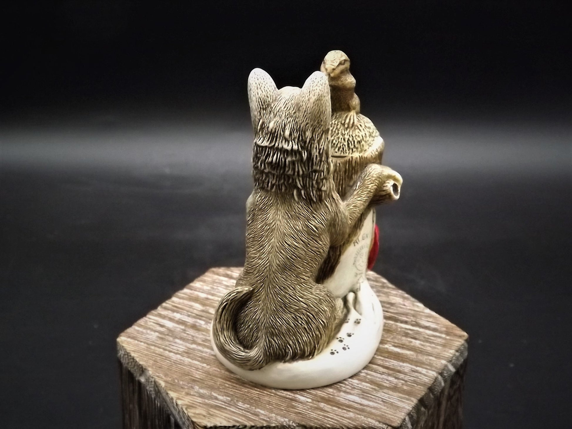 Retired 1998 Harmony Kingdom "Peace Summit" Jest Figurine TJWO2 with original box and COA. Excellent condition.