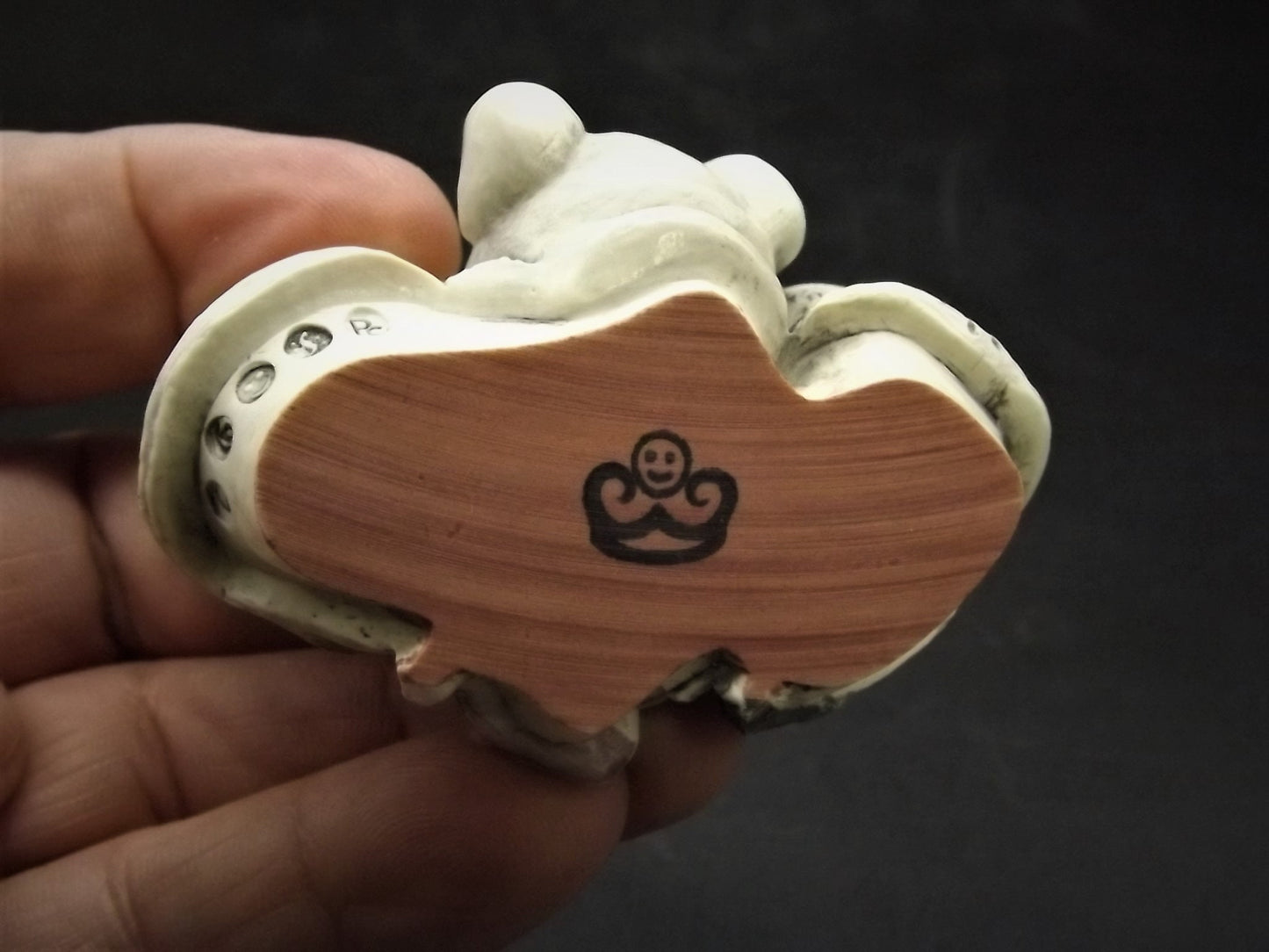 Retired Harmony Kingdom "House Party" piece Excellent condition with original box. Full Autograph!