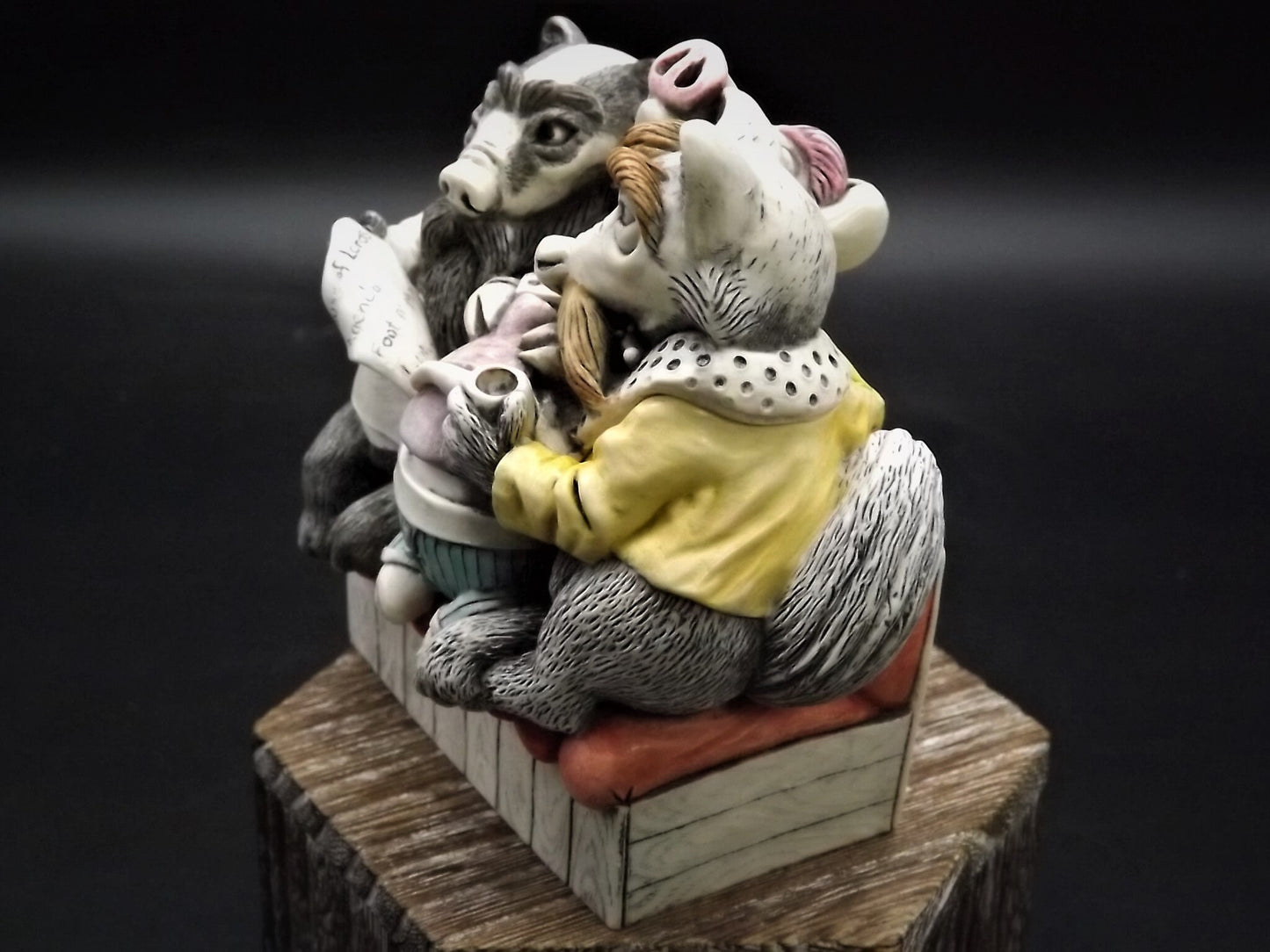 Retired Harmony Kingdom "House Party" piece Excellent condition with original box. Full Autograph!