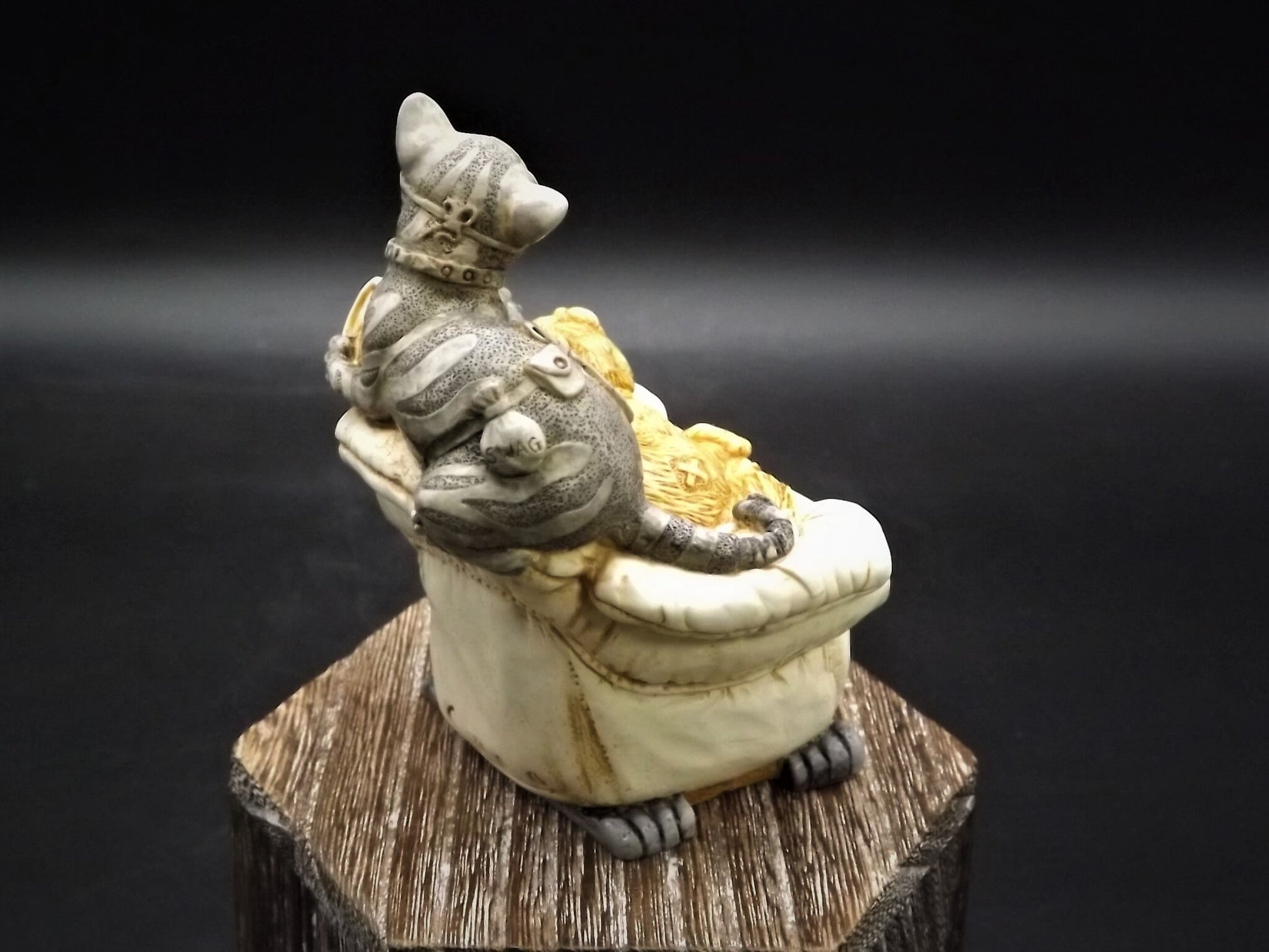 Vintage 1999 Harmony Kingdom "Fishy Business" Jest Figurine TJCA17-1 with original box. Excellent condition. Limited 85/1500 artist signed.