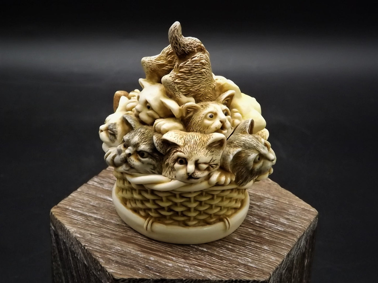 Vintage 2001 Harmony Kingdom "Kit and Caboodle" Jest Figurine TJCA14 with original box and COA. Excellent condition.