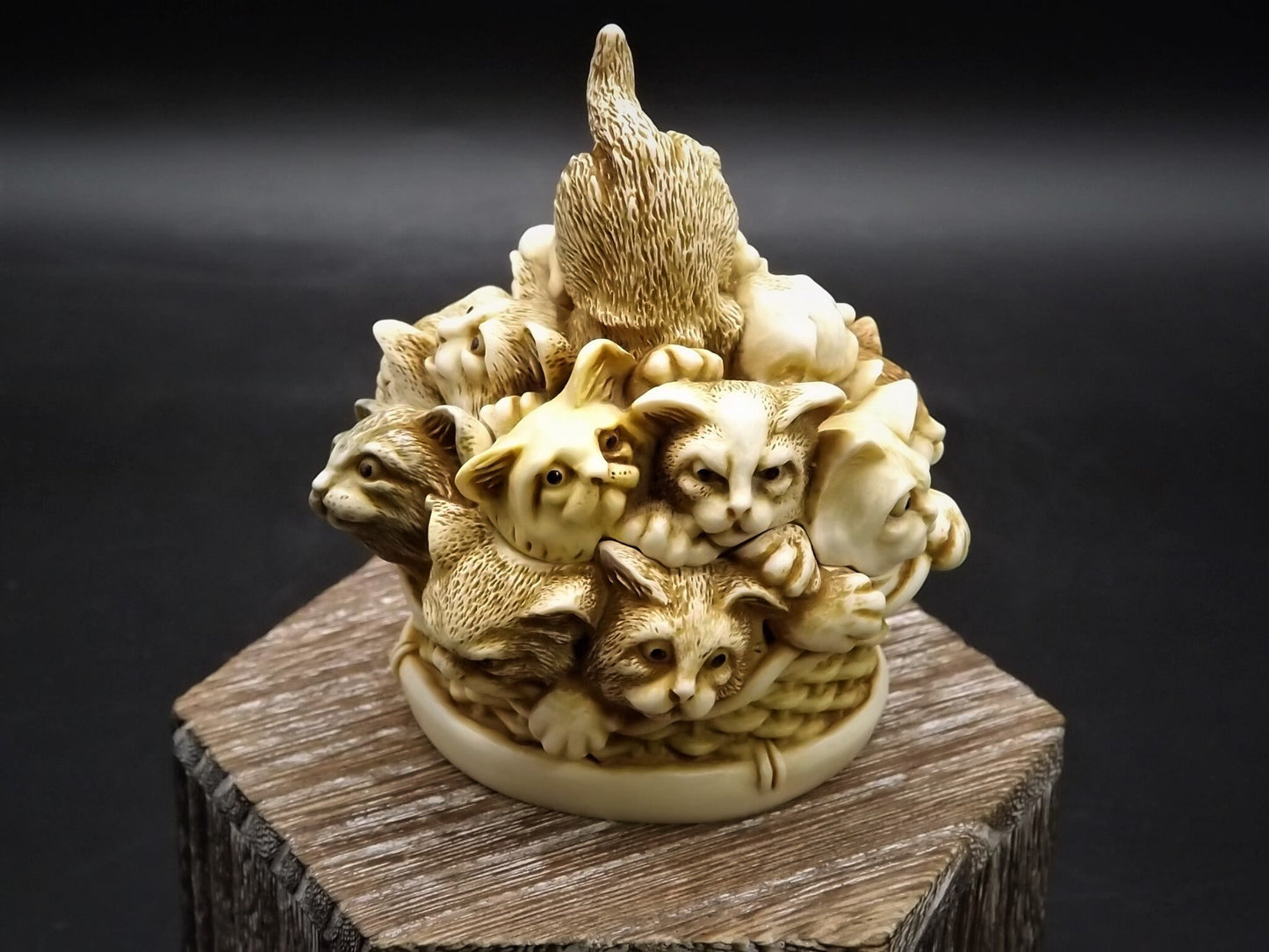 Vintage 2001 Harmony Kingdom "Kit and Caboodle" Jest Figurine TJCA14 with original box and COA. Excellent condition.