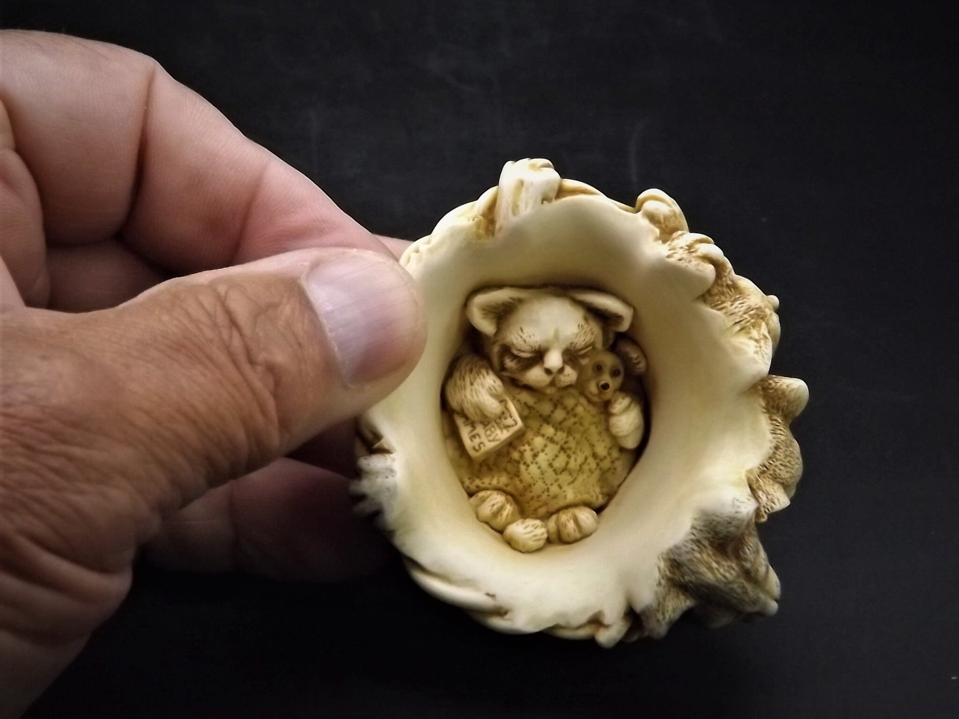 Vintage 2001 Harmony Kingdom "Kit and Caboodle" Jest Figurine TJCA14 with original box and COA. Excellent condition.