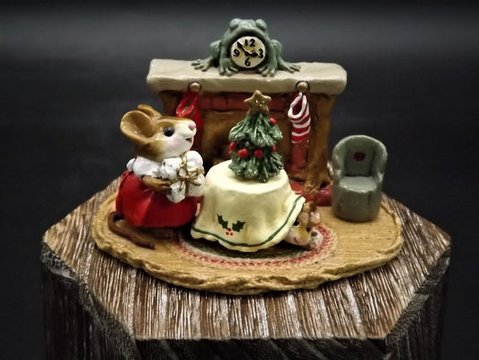 Vintage 1986 Wee Forest Folk "Christmas Eve" Mouse Figurine with Box