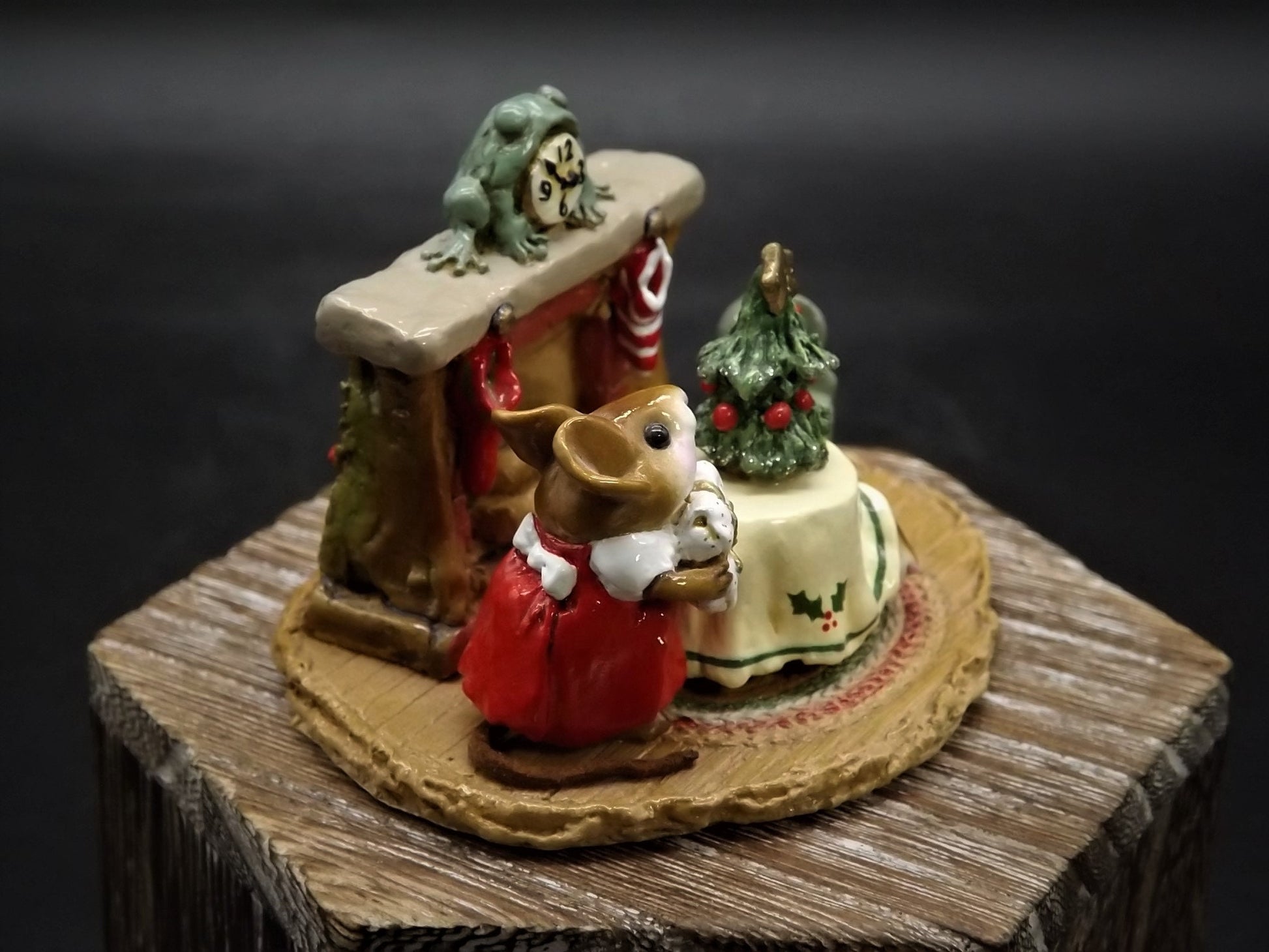 Vintage 1986 Wee Forest Folk "Christmas Eve" Mouse Figurine with Box