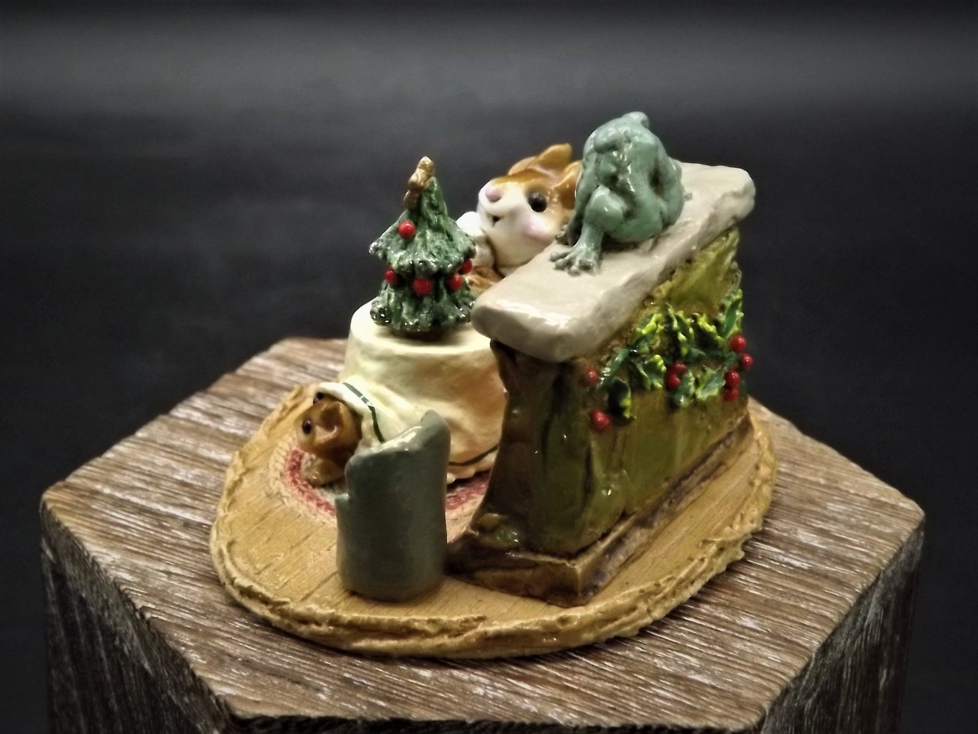 Vintage 1986 Wee Forest Folk "Christmas Eve" Mouse Figurine with Box