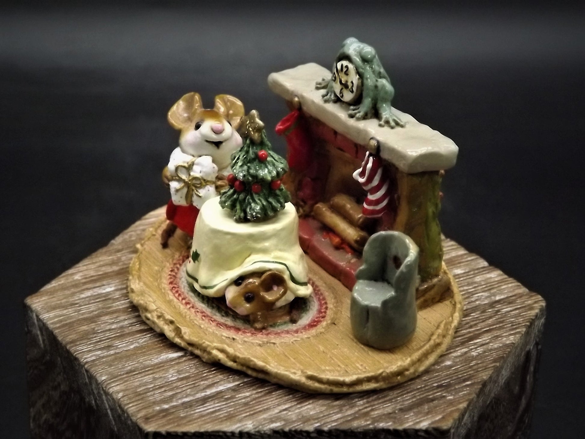 Vintage 1986 Wee Forest Folk "Christmas Eve" Mouse Figurine with Box