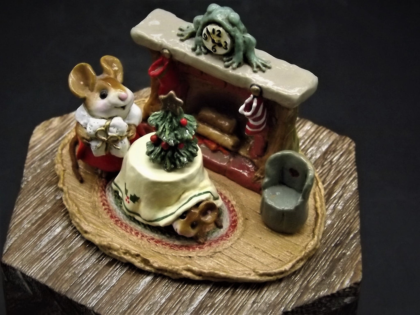 Vintage 1986 Wee Forest Folk "Christmas Eve" Mouse Figurine with Box