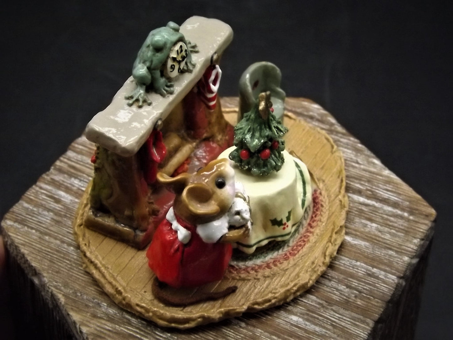 Vintage 1986 Wee Forest Folk "Christmas Eve" Mouse Figurine with Box