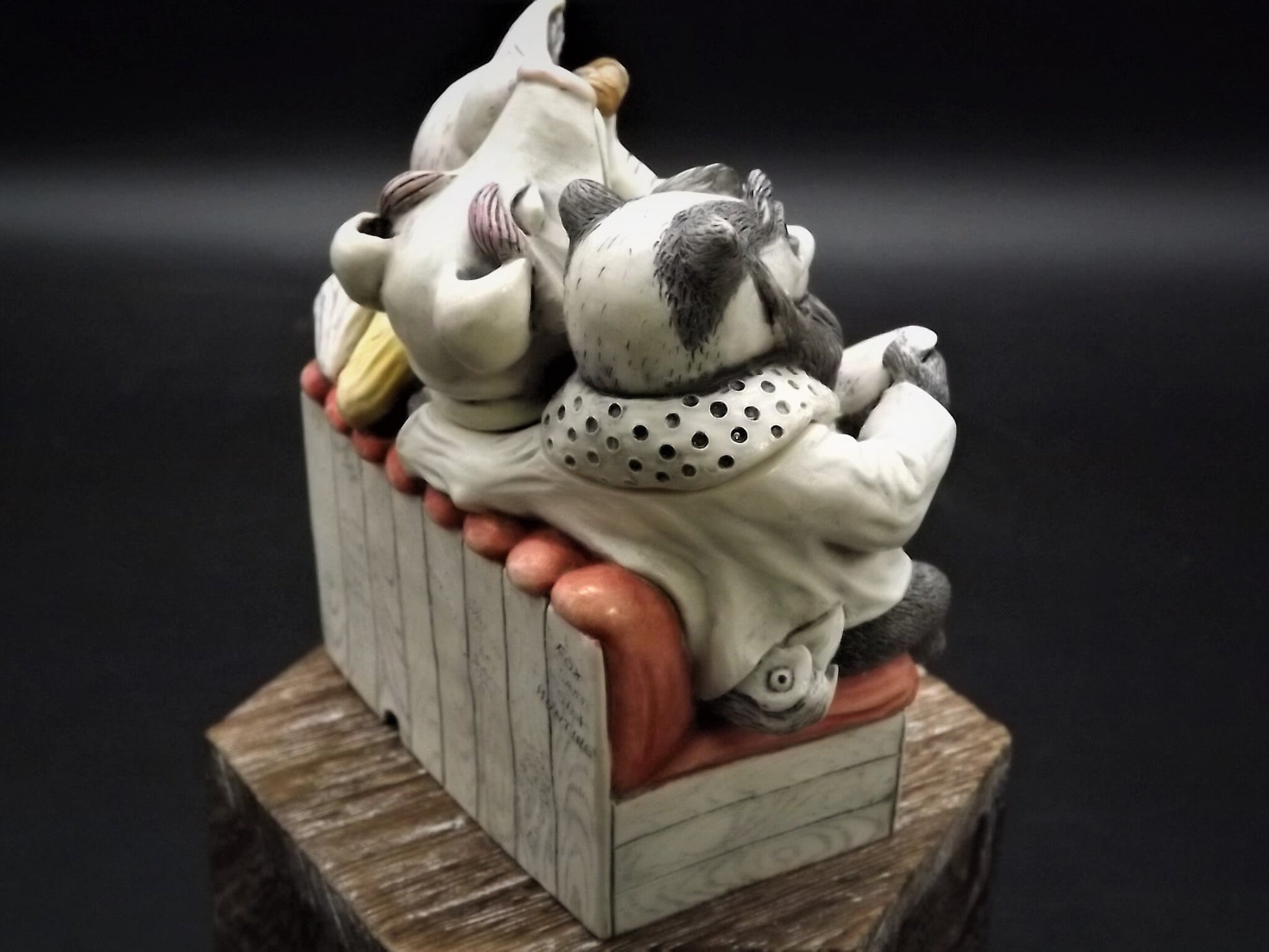 Retired Harmony Kingdom "House Party" piece Excellent condition with original box. Full Autograph!