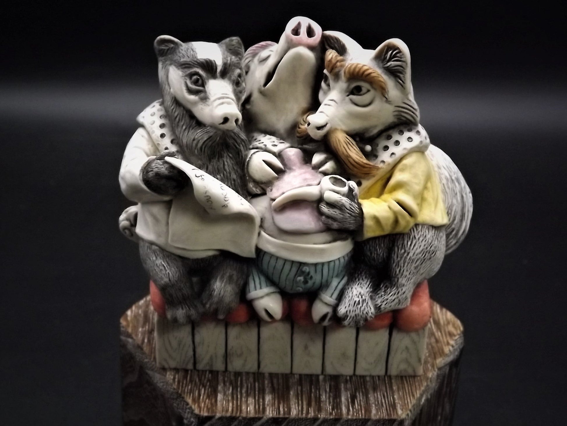 Retired Harmony Kingdom "House Party" piece Excellent condition with original box. Full Autograph!