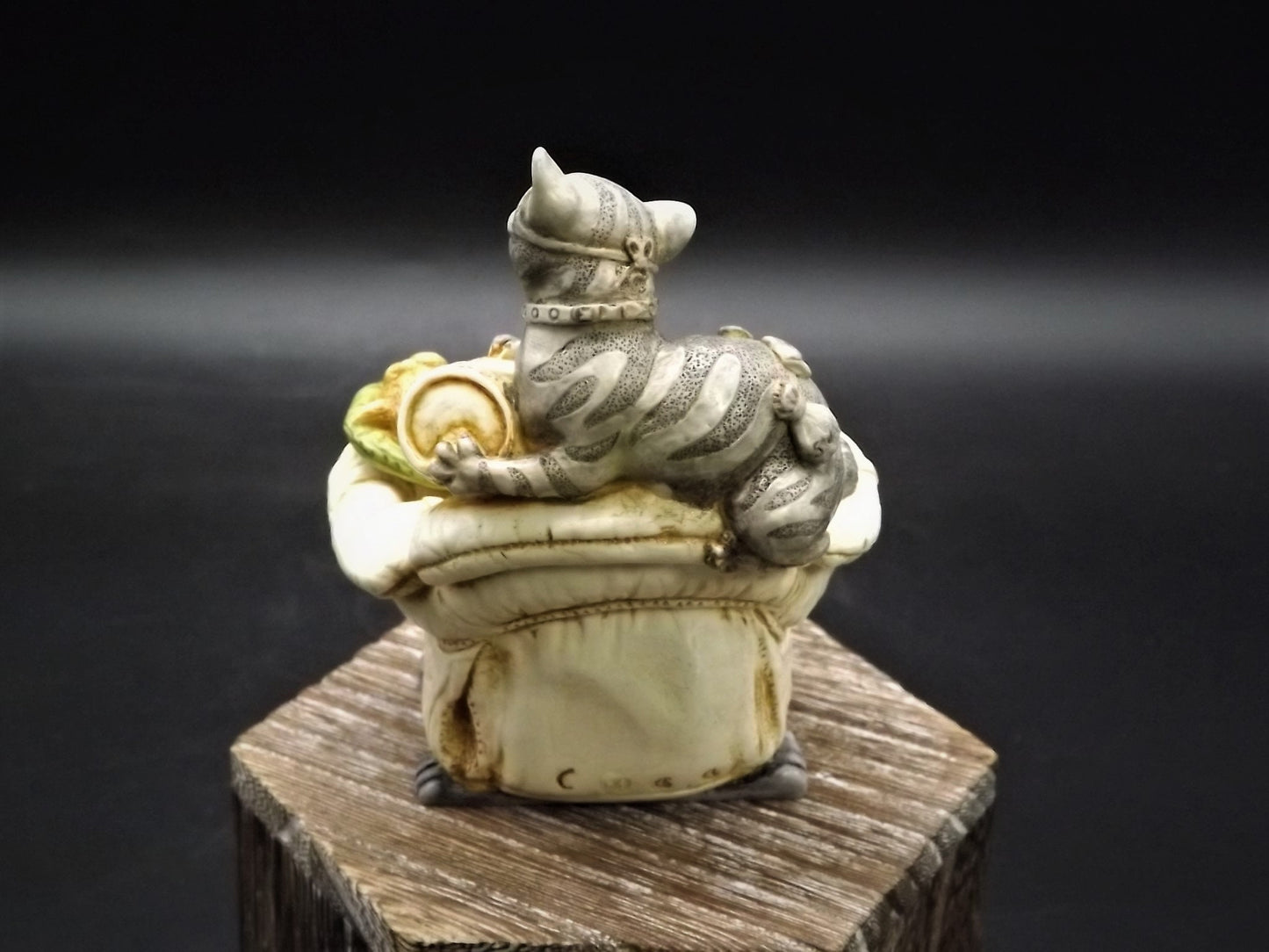 Vintage 1999 Harmony Kingdom "Fishy Business" Jest Figurine TJCA17-1 with original box. Excellent condition. Limited 85/1500 artist signed.