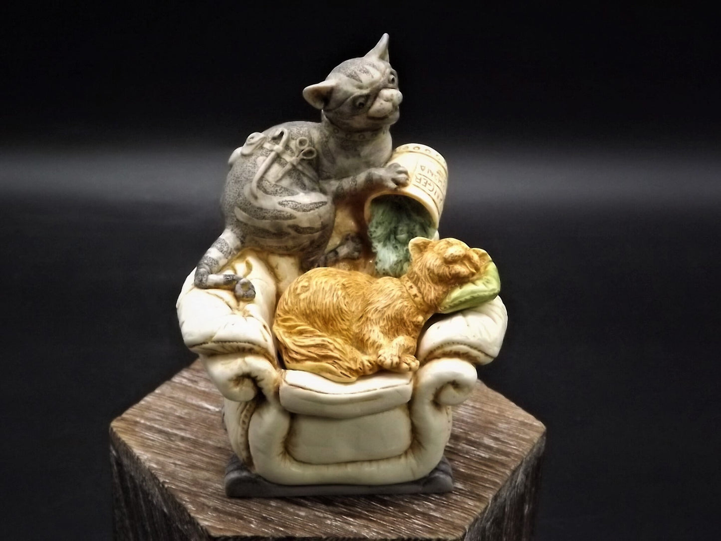 Vintage 1999 Harmony Kingdom "Fishy Business" Jest Figurine TJCA17-1 with original box. Excellent condition. Limited 85/1500 artist signed.