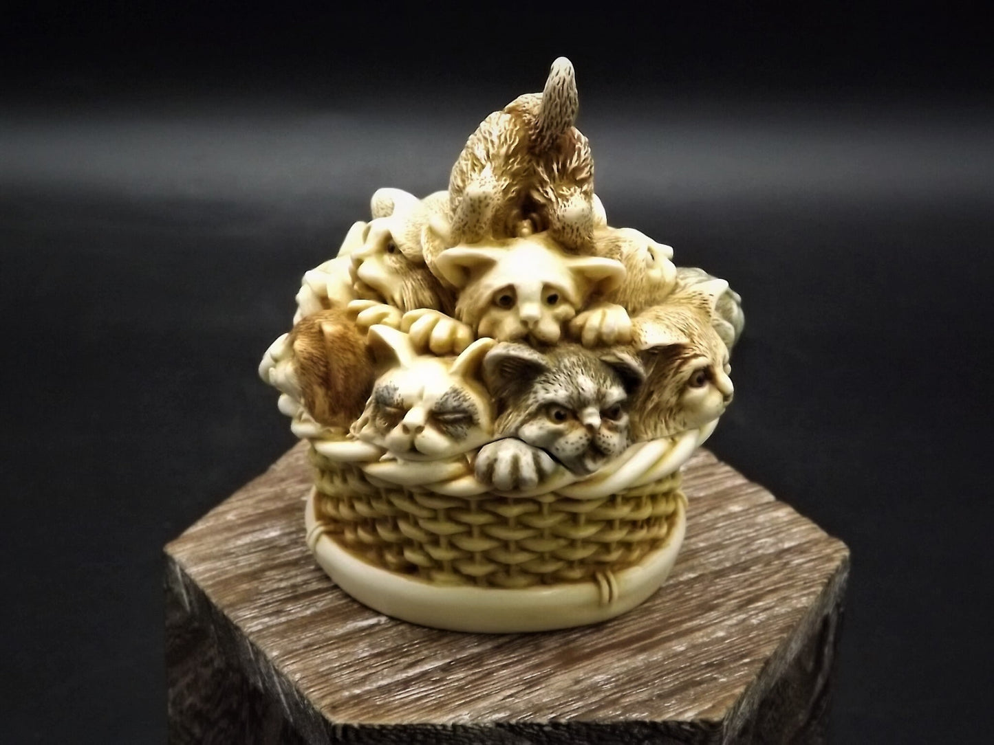 Vintage 2001 Harmony Kingdom "Kit and Caboodle" Jest Figurine TJCA14 with original box and COA. Excellent condition.