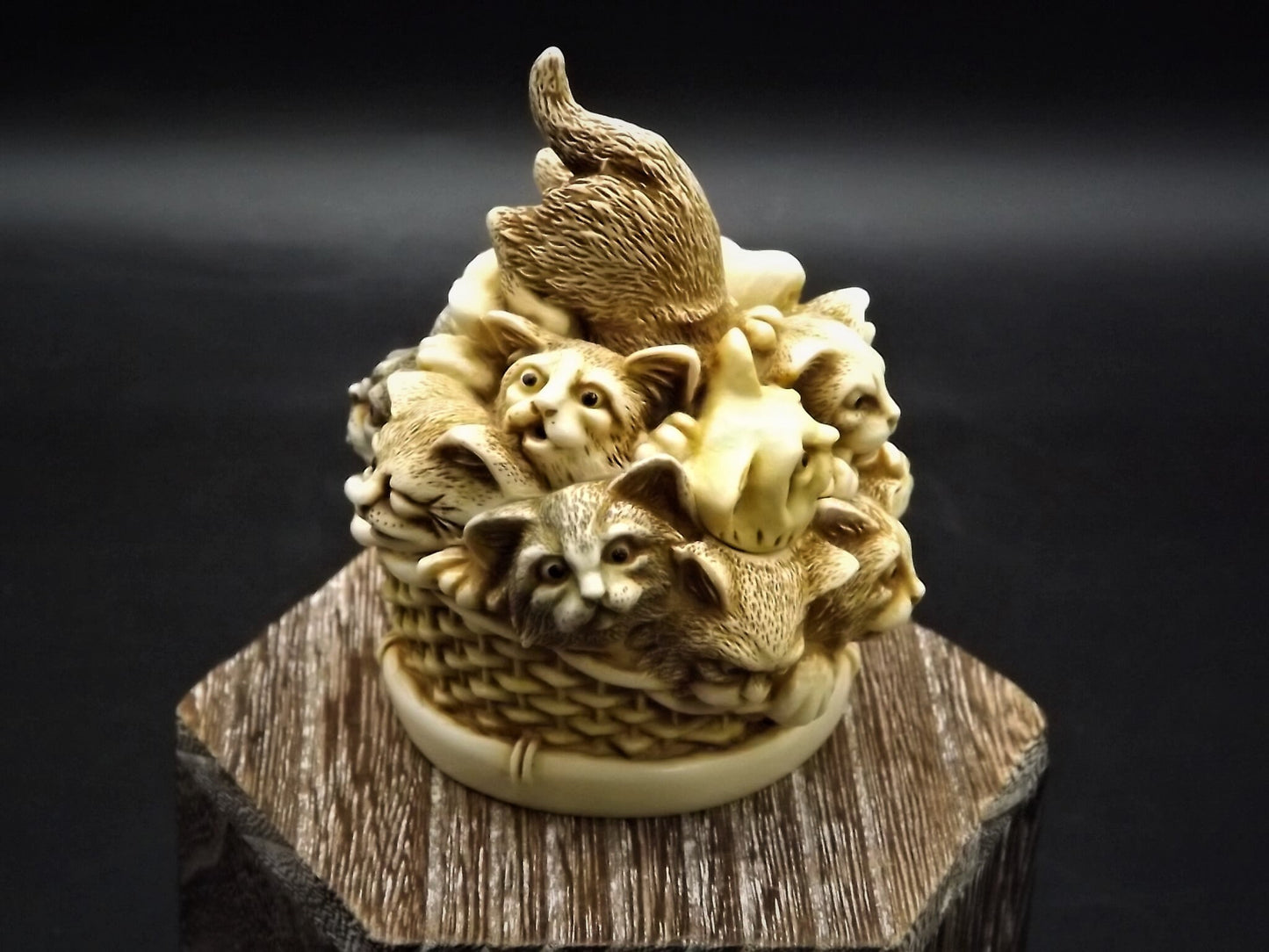 Vintage 2001 Harmony Kingdom "Kit and Caboodle" Jest Figurine TJCA14 with original box and COA. Excellent condition.