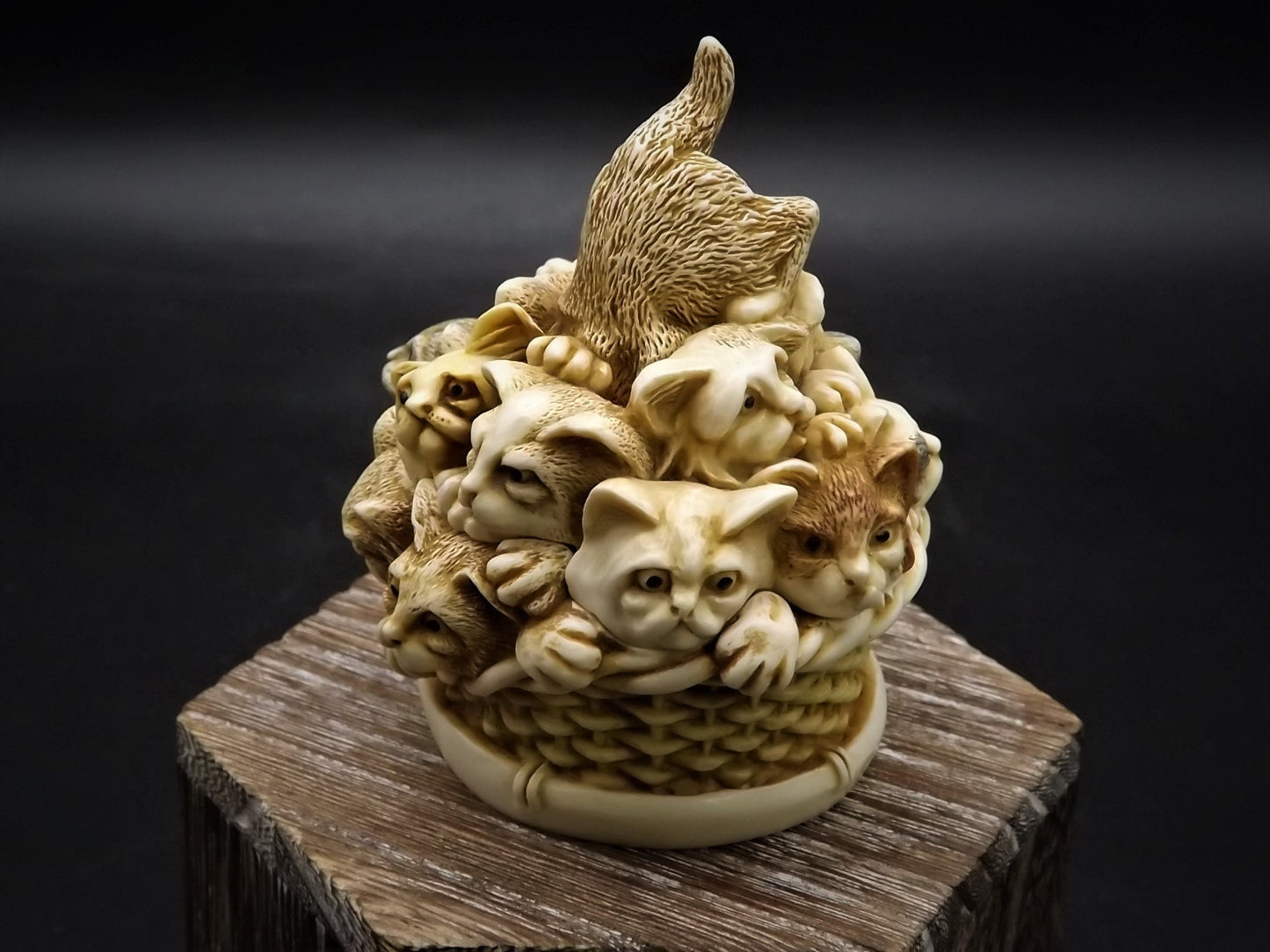 Vintage 2001 Harmony Kingdom "Kit and Caboodle" Jest Figurine TJCA14 with original box and COA. Excellent condition.