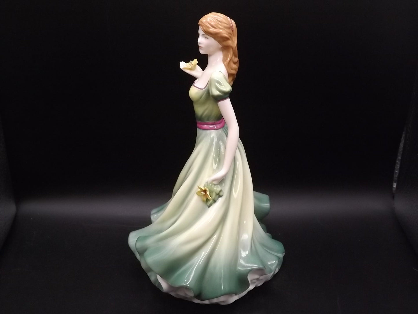 Vintage Royal Doulton Figurine: Pretty Ladies "Spring Stroll" HN 5255