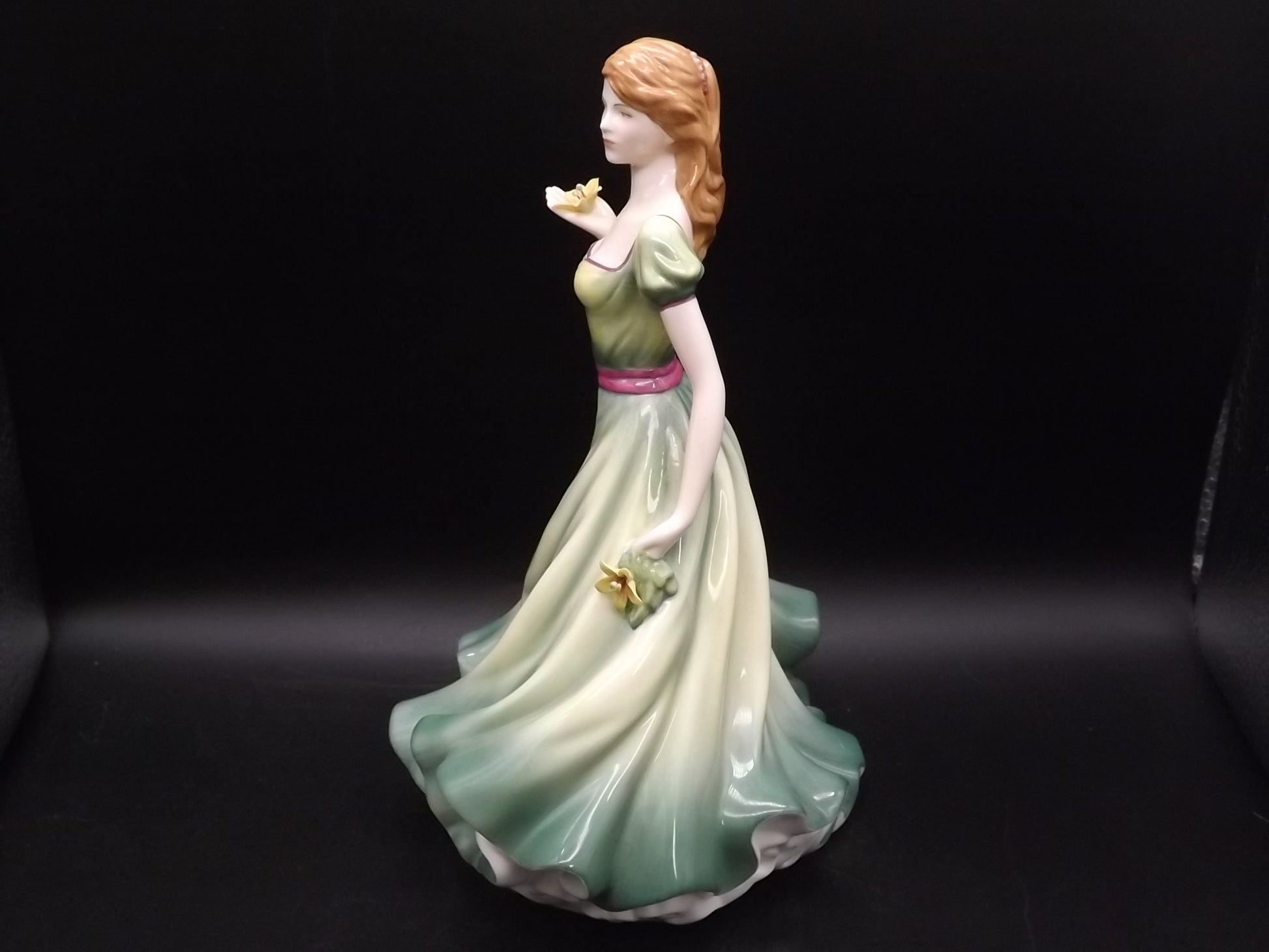 Vintage Royal Doulton Figurine: Pretty Ladies "Spring Stroll" HN 5255