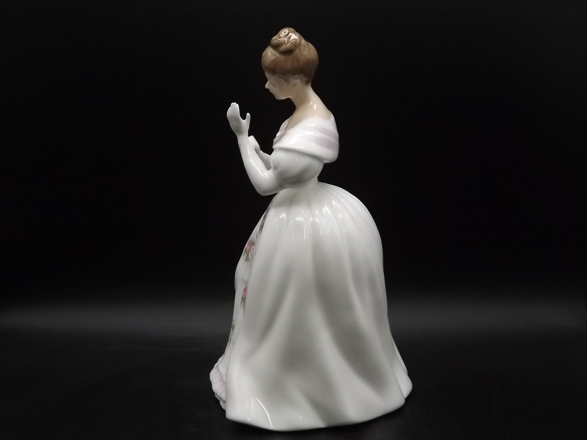 Vintage 1990 Royal Doulton "Summer Rose" figurine HN 3309. Excellent condition! No box.
