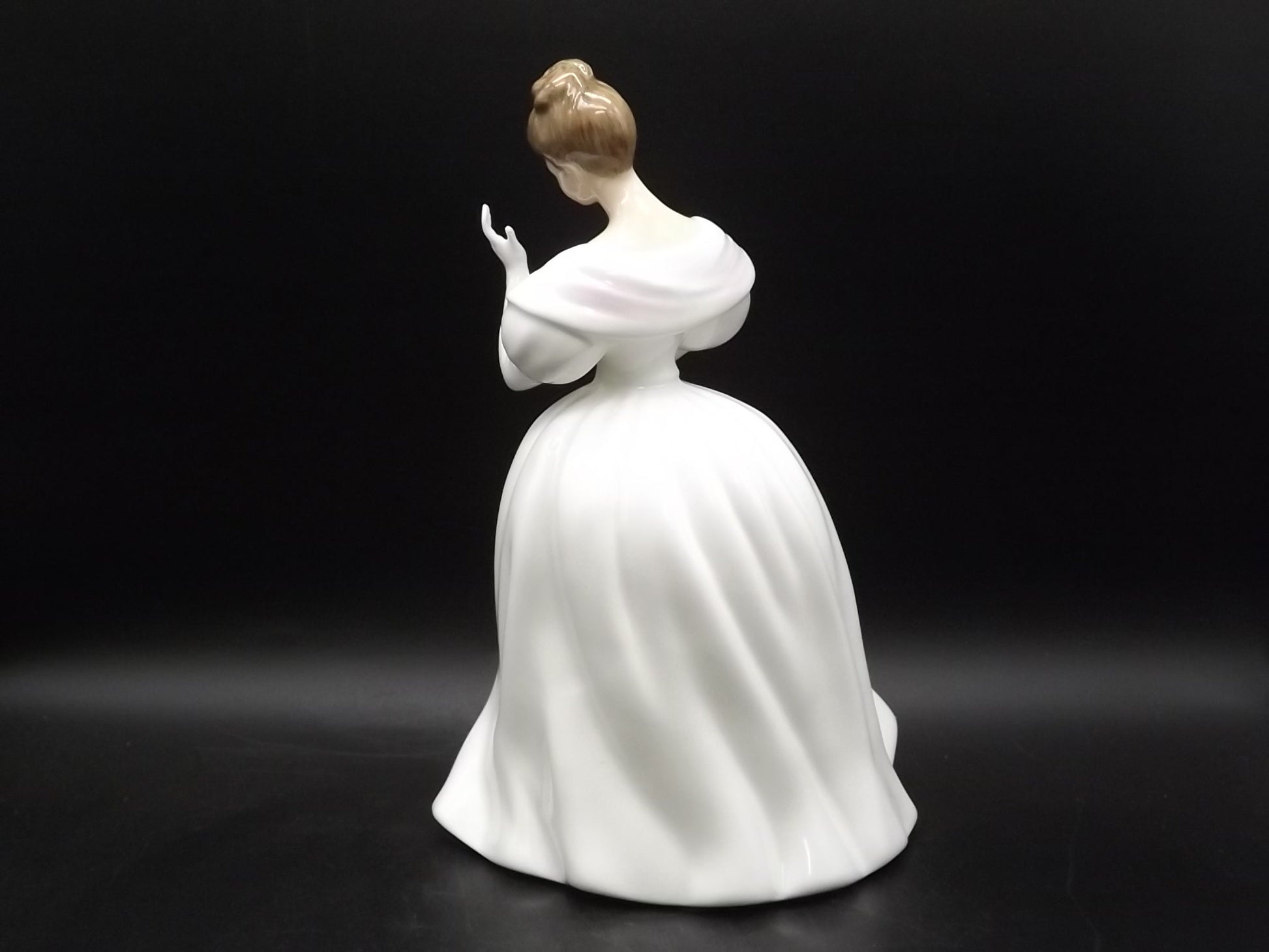 Vintage 1990 Royal Doulton "Summer Rose" figurine HN 3309. Excellent condition! No box.