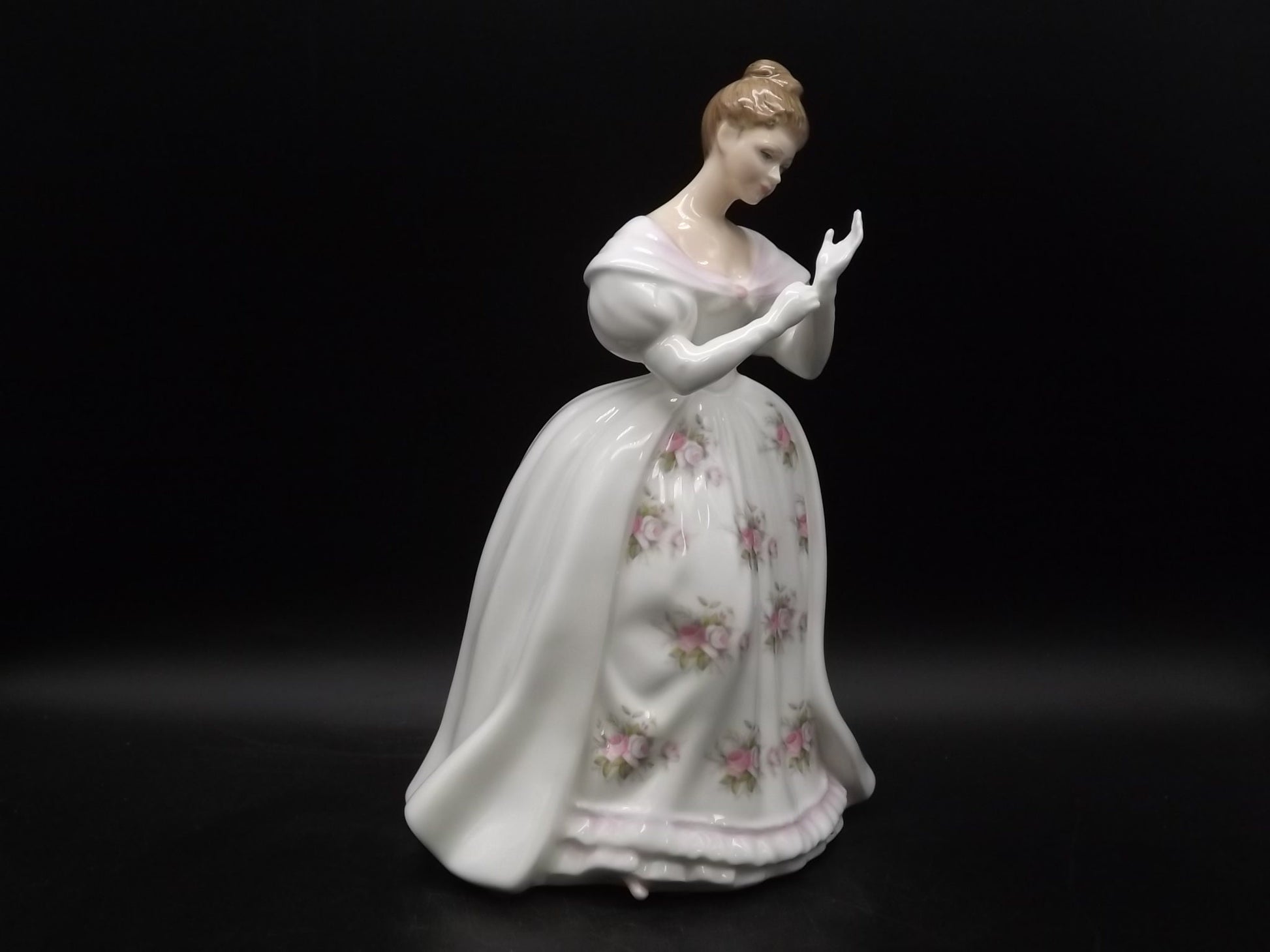 Vintage 1990 Royal Doulton "Summer Rose" figurine HN 3309. Excellent condition! No box.