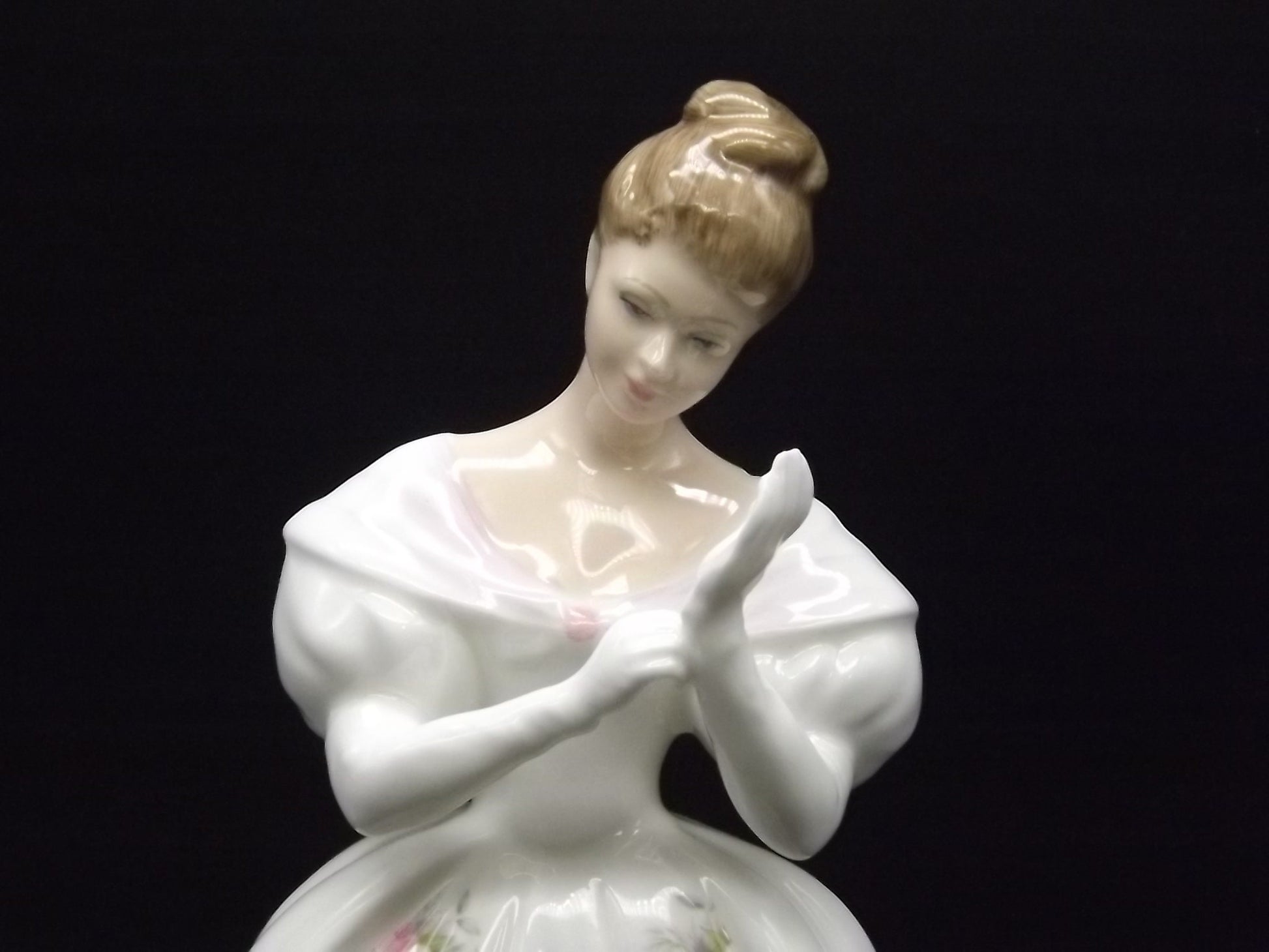 Vintage 1990 Royal Doulton "Summer Rose" figurine HN 3309. Excellent condition! No box.