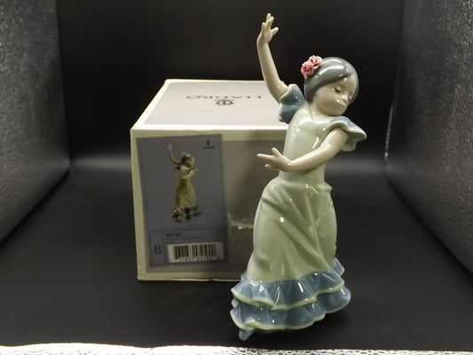 Vintage 1984 Lladro "Lolita" #5192 with original box no COA . Excellent condition! Young Spanish Flamenco dancer Figurine.