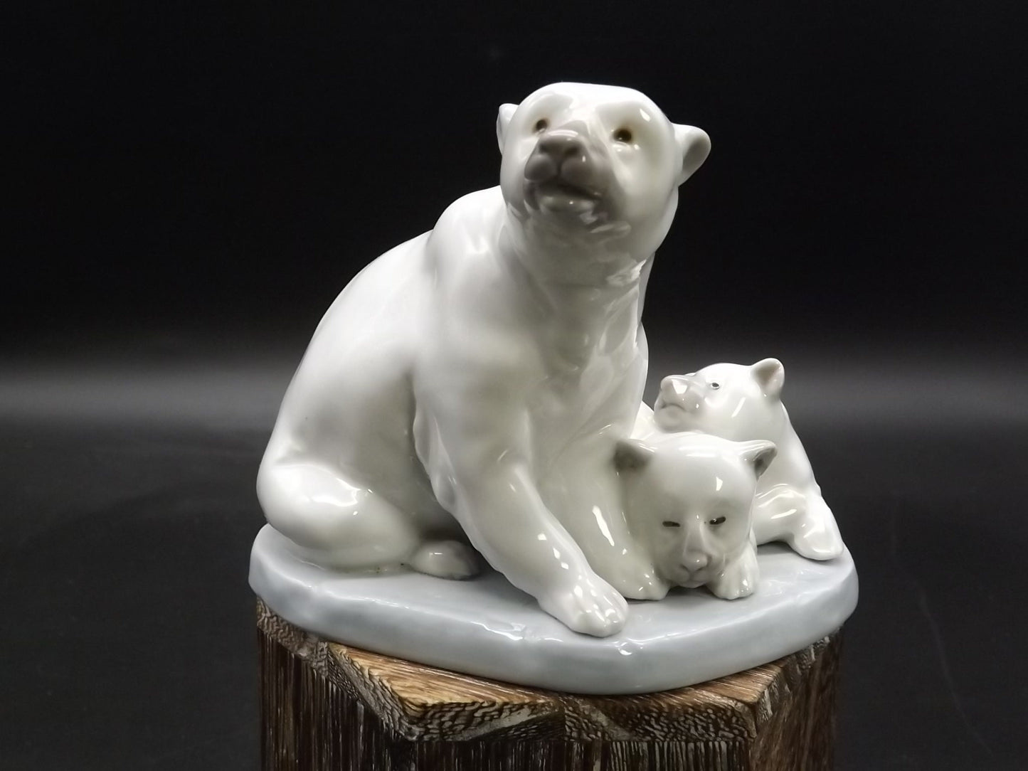 Vintage 1987 Lladro "Miniature Polar Bear with cubs" #5434 with box no COA. Excellent condition! Arctic animals figurine.