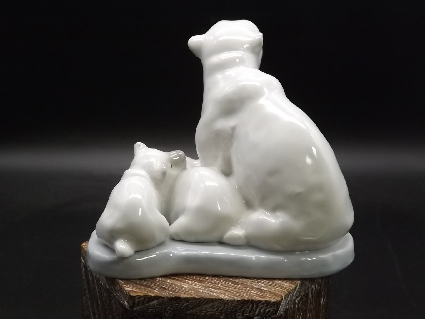 Vintage 1987 Lladro "Miniature Polar Bear with cubs" #5434 with box no COA. Excellent condition! Arctic animals figurine.