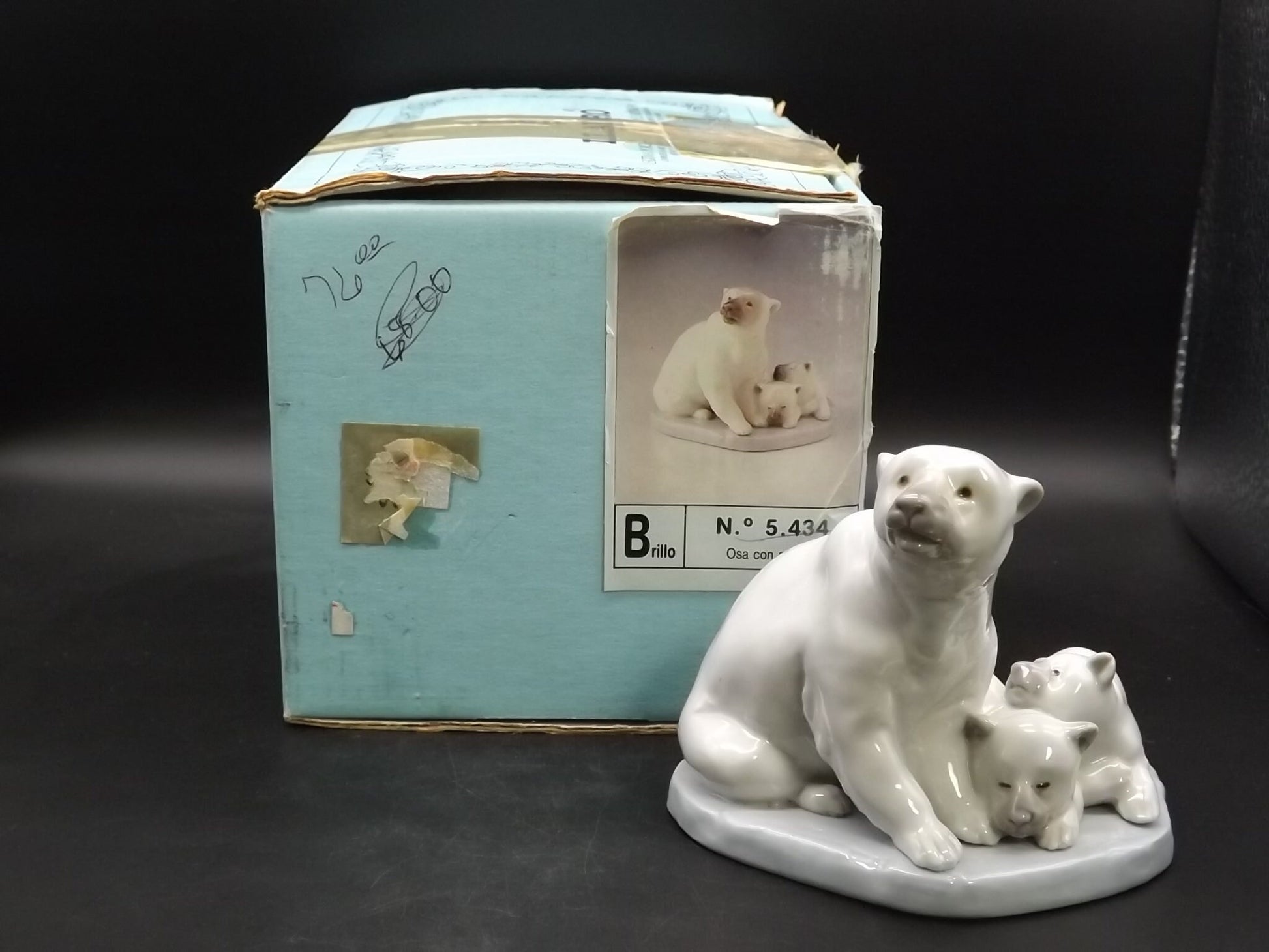 Vintage 1987 Lladro "Miniature Polar Bear with cubs" #5434 with box no COA. Excellent condition! Arctic animals figurine.