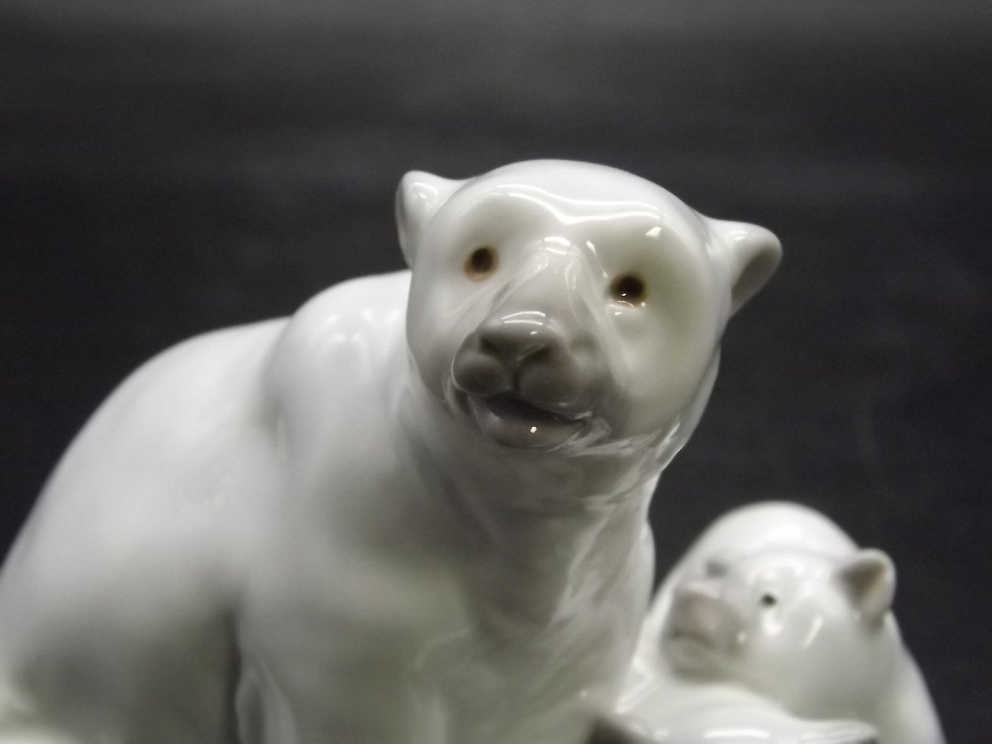 Vintage 1987 Lladro "Miniature Polar Bear with cubs" #5434 with box no COA. Excellent condition! Arctic animals figurine.