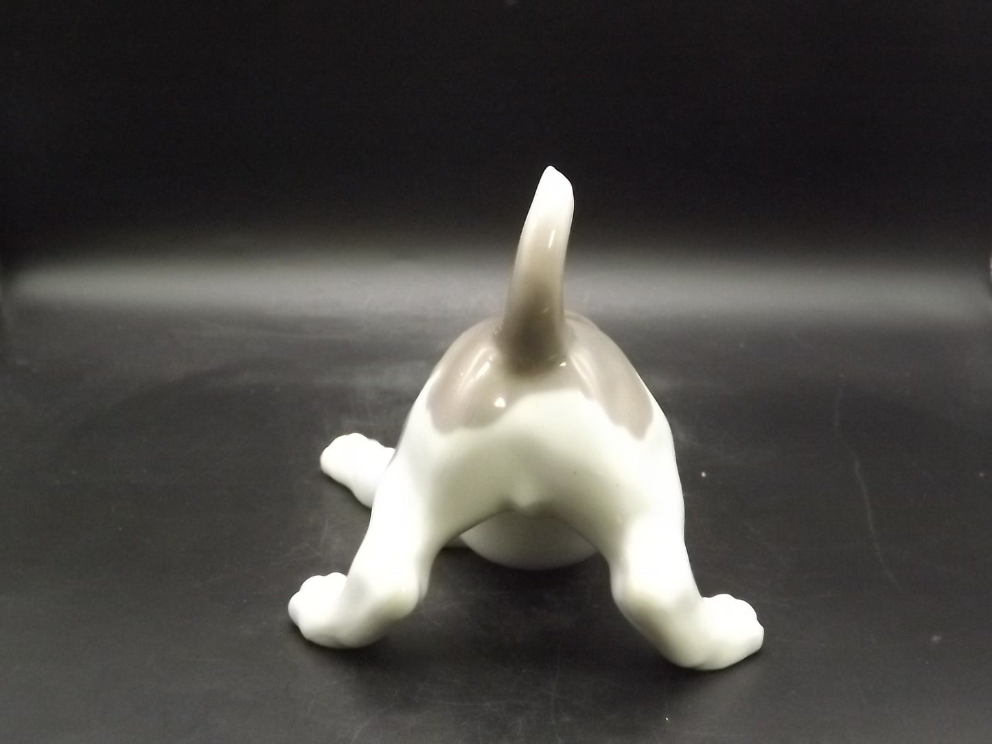 Vintage 1960s Lladro "Beagle Puppy" #1070 no box or COA . Excellent condition! Man's best friend ready to play.