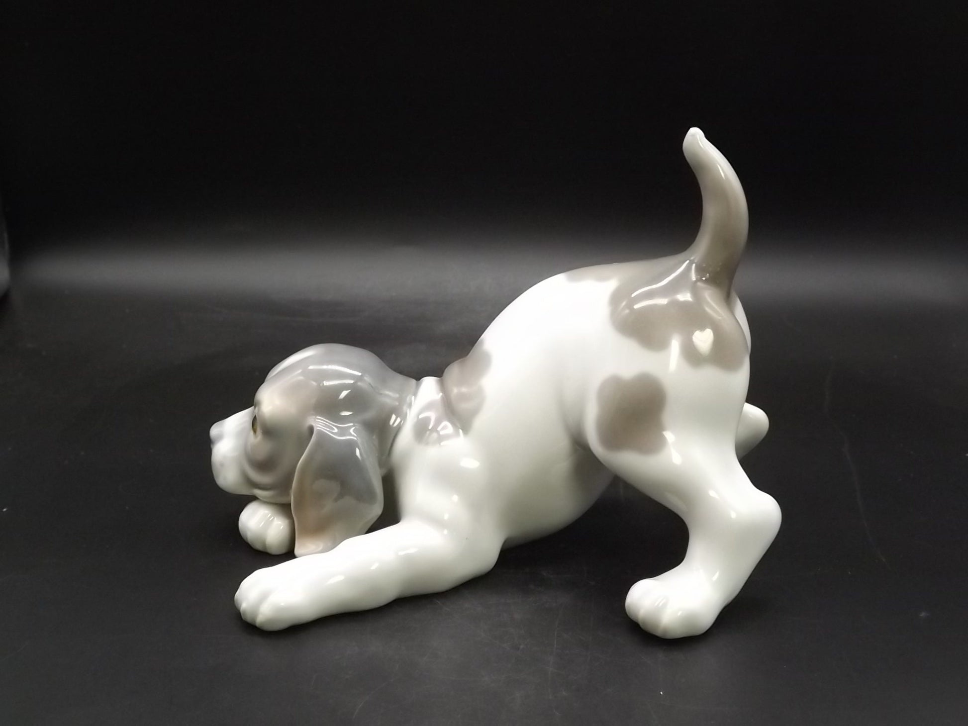 Vintage 1960s Lladro "Beagle Puppy" #1070 no box or COA . Excellent condition! Man's best friend ready to play.
