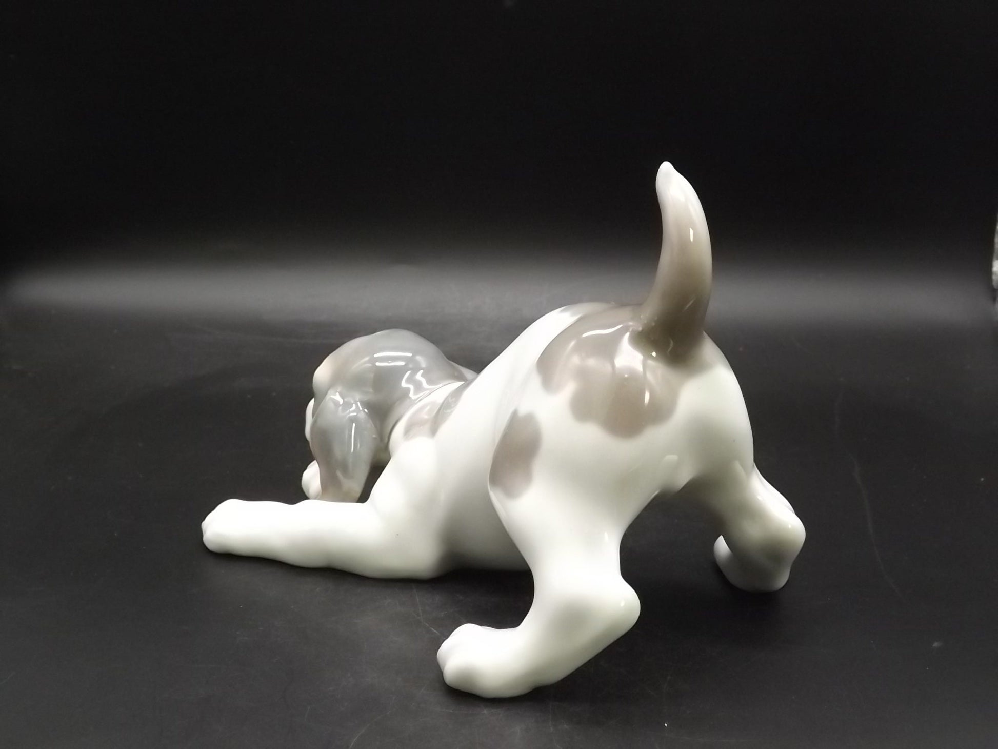 Vintage 1960s Lladro "Beagle Puppy" #1070 no box or COA . Excellent condition! Man's best friend ready to play.