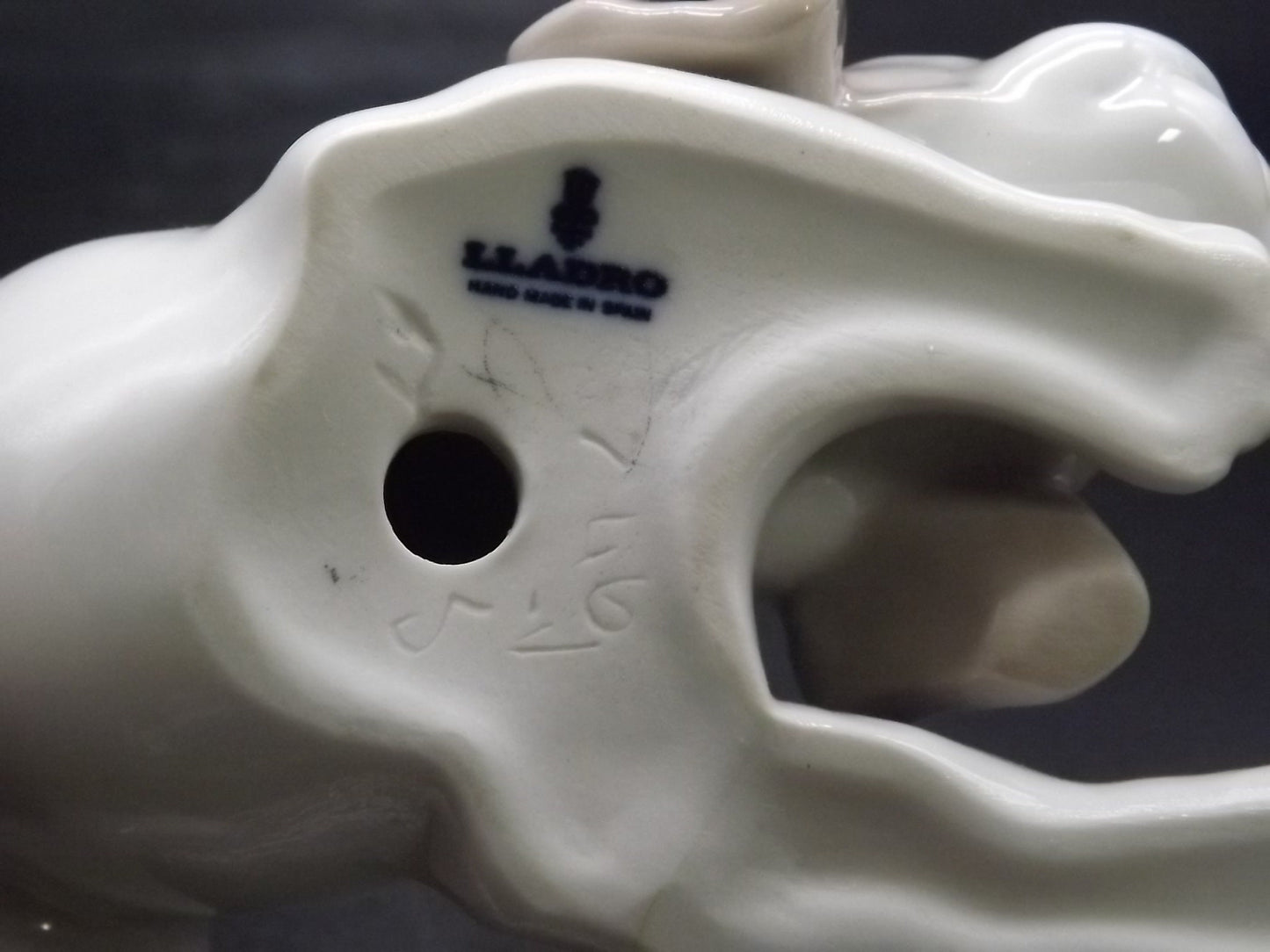 Vintage 1960s Lladro "Beagle Puppy" #1070 no box or COA . Excellent condition! Man's best friend ready to play.