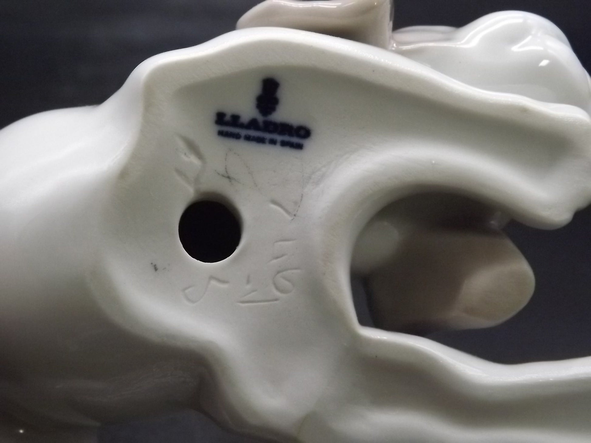 Vintage 1960s Lladro "Beagle Puppy" #1070 no box or COA . Excellent condition! Man's best friend ready to play.