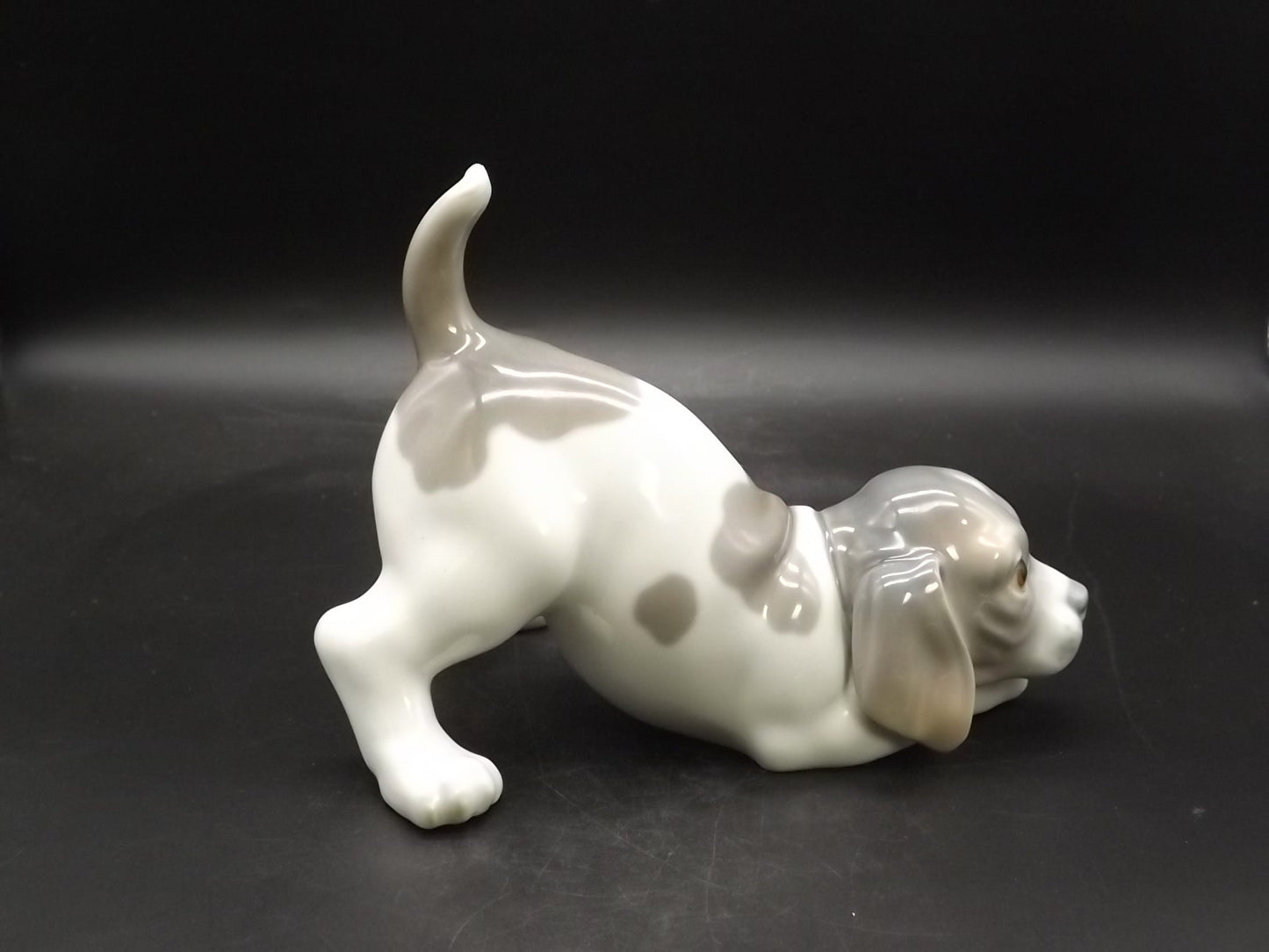 Vintage 1960s Lladro "Beagle Puppy" #1070 no box or COA . Excellent condition! Man's best friend ready to play.