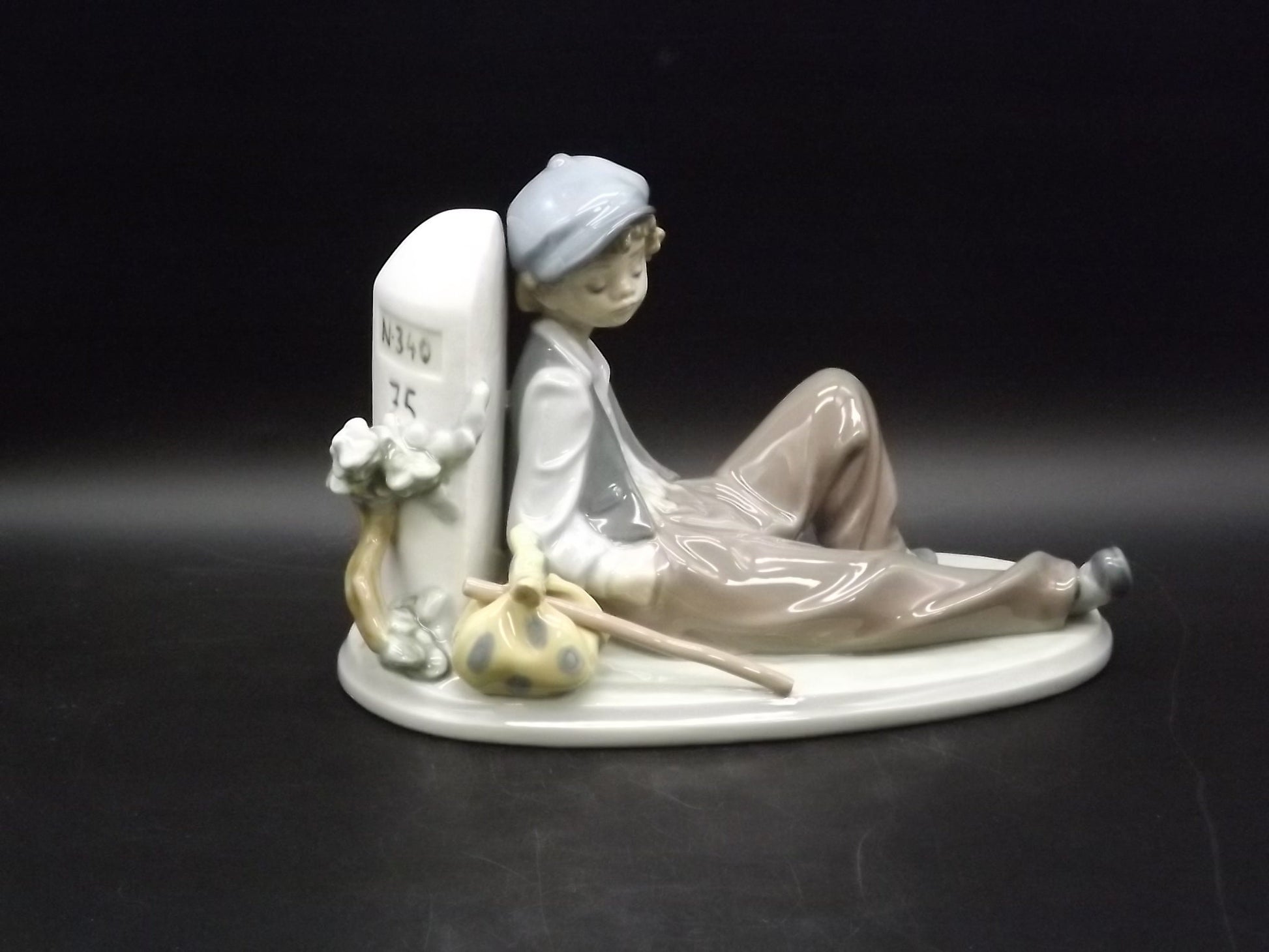 Vintage 1987 Lladro "A time to rest" #5399 no box or COA . Excellent condition! Young Man relaxing on a journey.