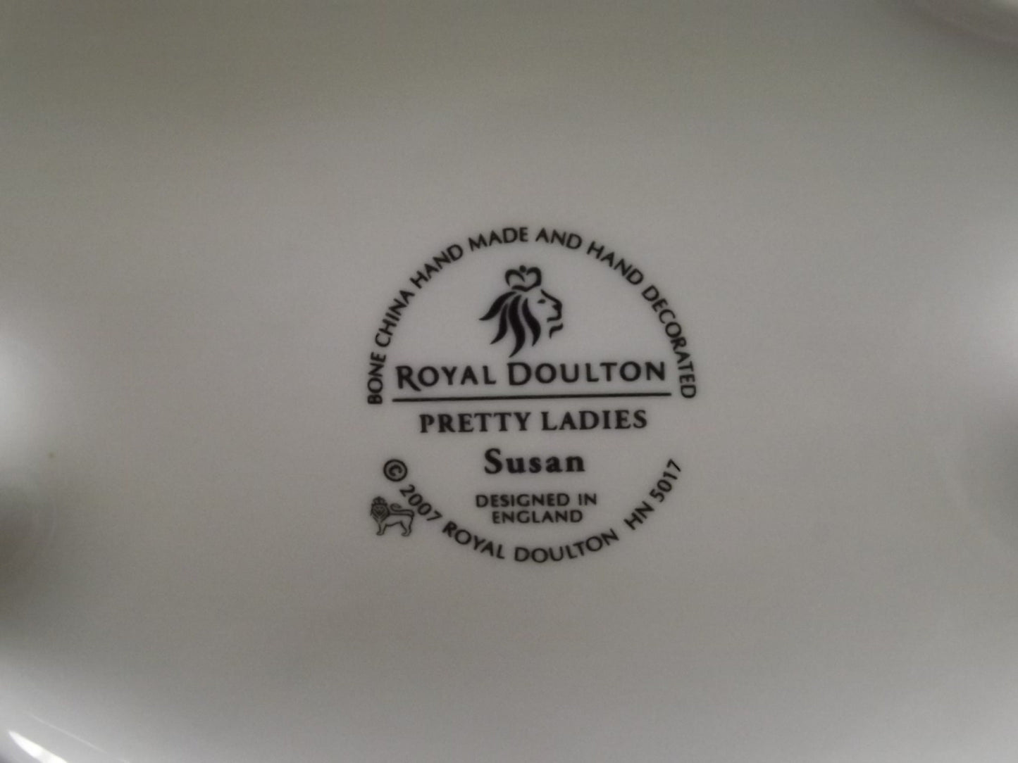 Vintage Royal Doulton Pretty Ladies "Susan" figurine HN 5017. Excellent condition!