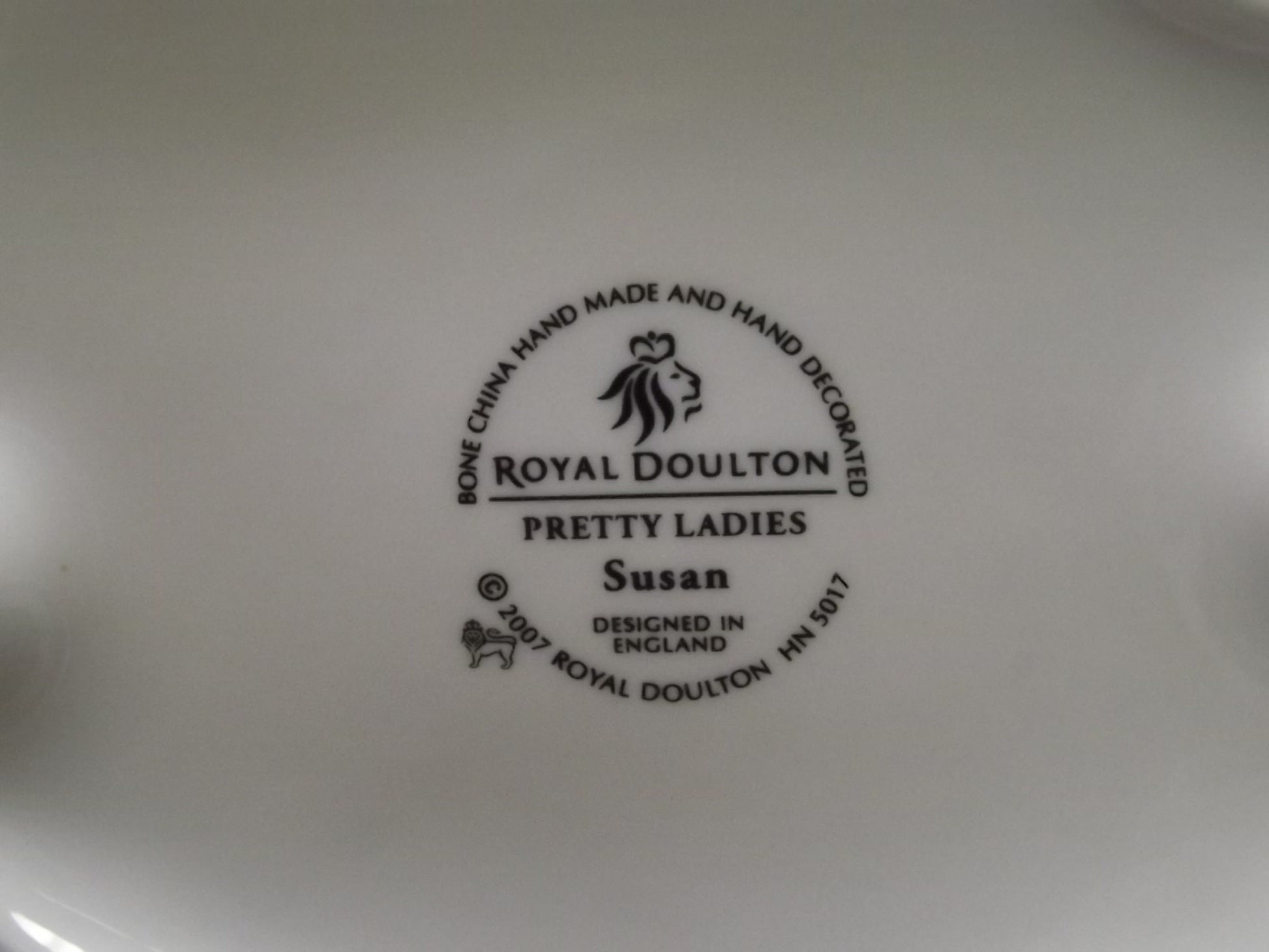 Vintage Royal Doulton Pretty Ladies "Susan" figurine HN 5017. Excellent condition!