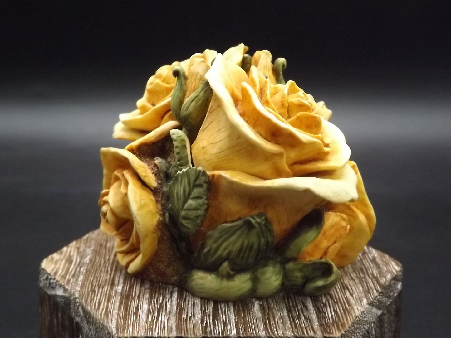 Retired 1997 Harmony Kingdom "Double Yellow Rose" Jest Figurine HGLEDYR with original box. Excellent condition. Limited Edition #2336/5000.